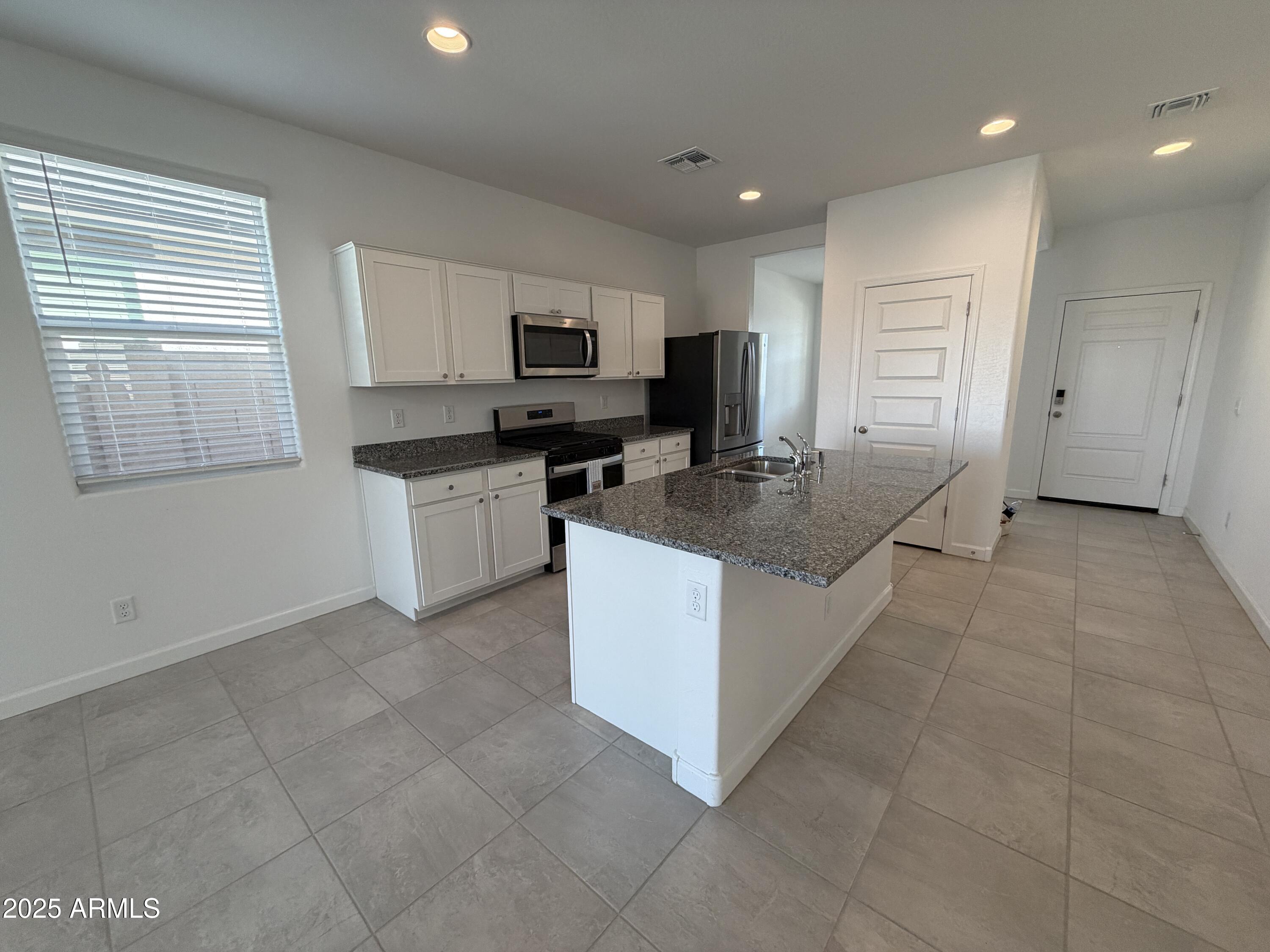 40060 W HILLMAN Drive