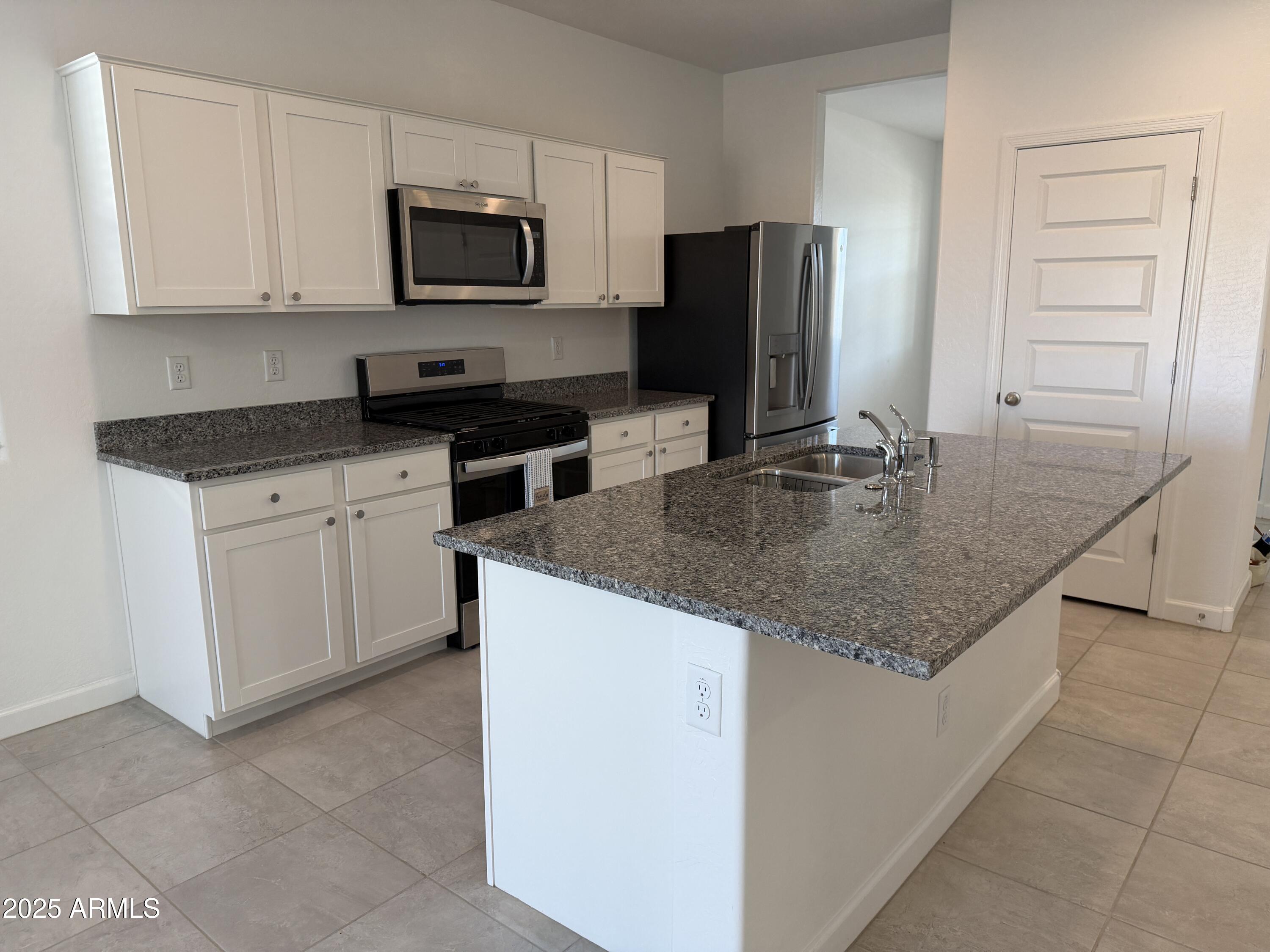 40060 W HILLMAN Drive