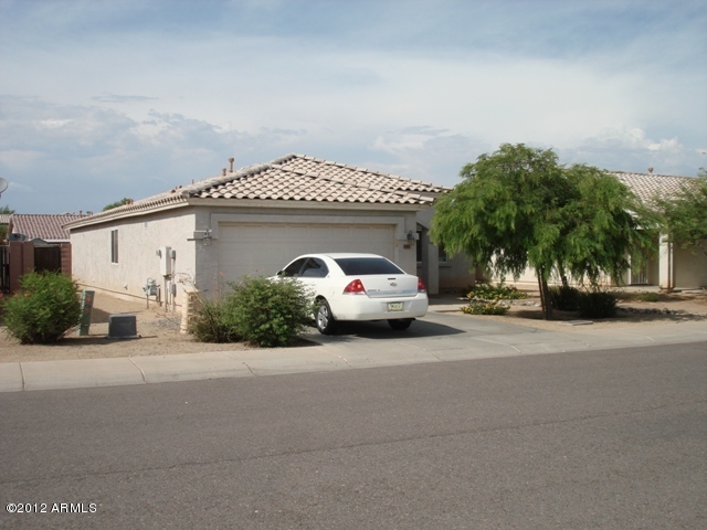 Photo 1 of 14 — 7132 W ZAK Road, Phoenix, AZ 85043