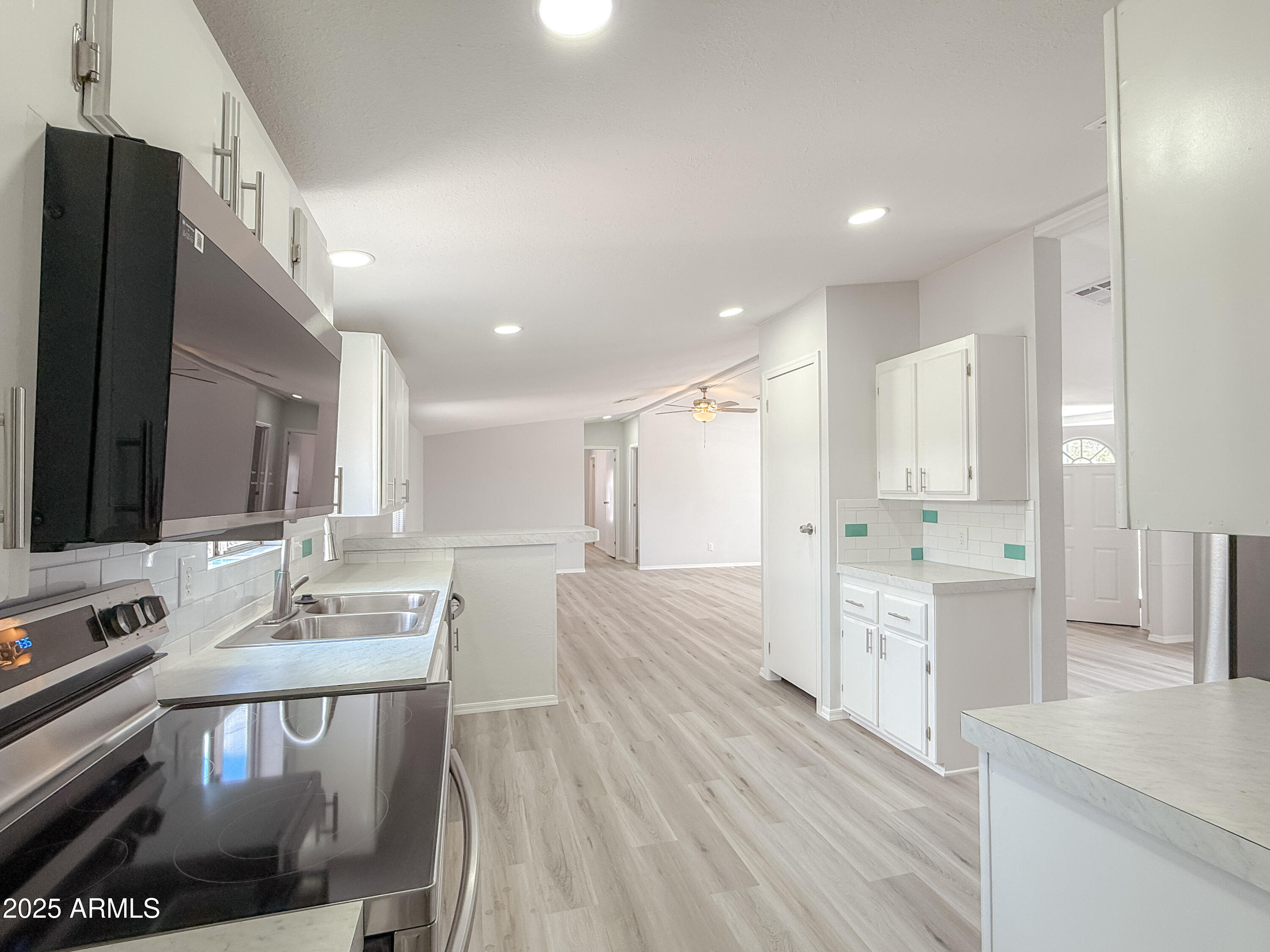 12721 W Greenway Road 39