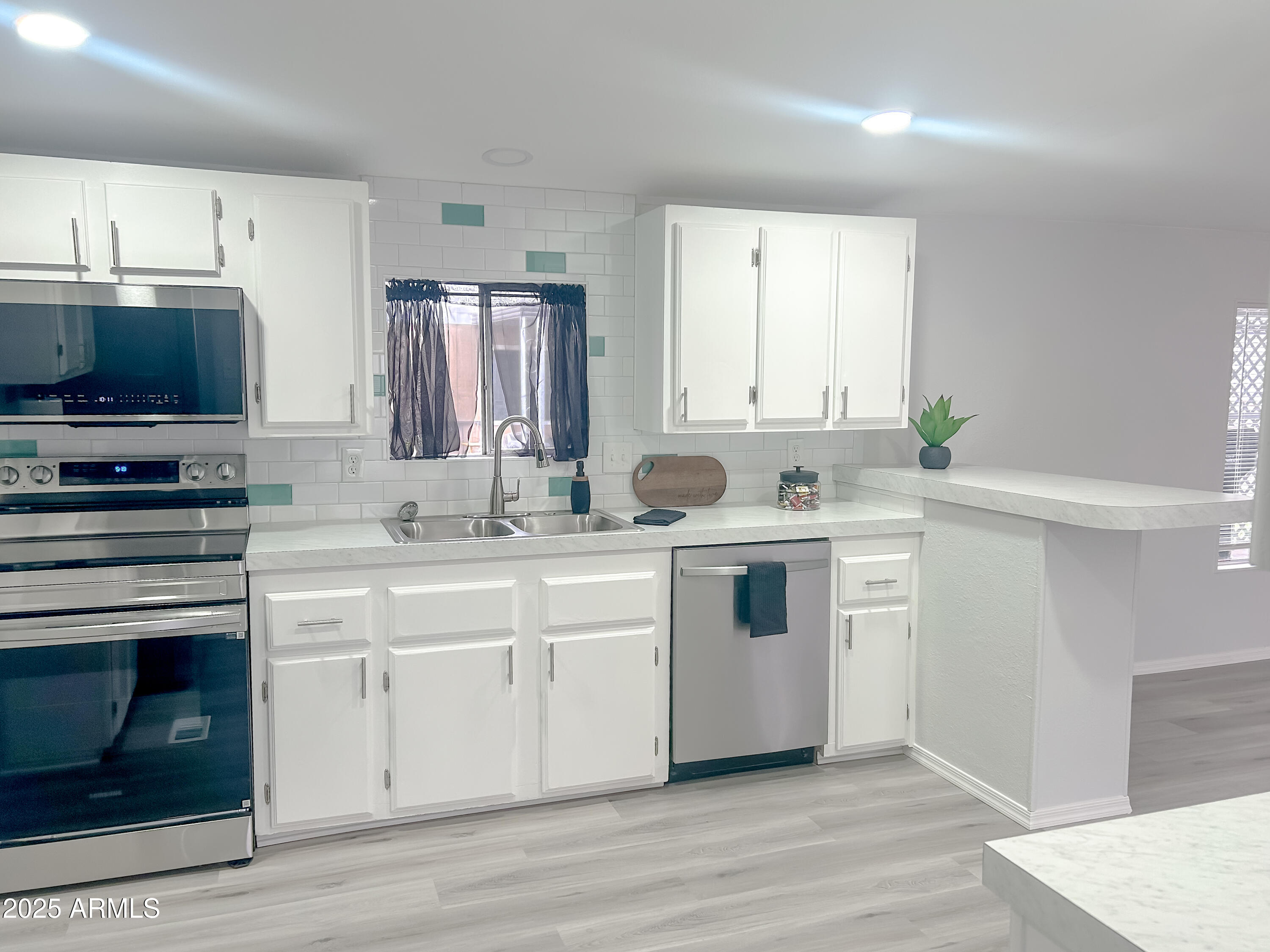 12721 W Greenway Road 39