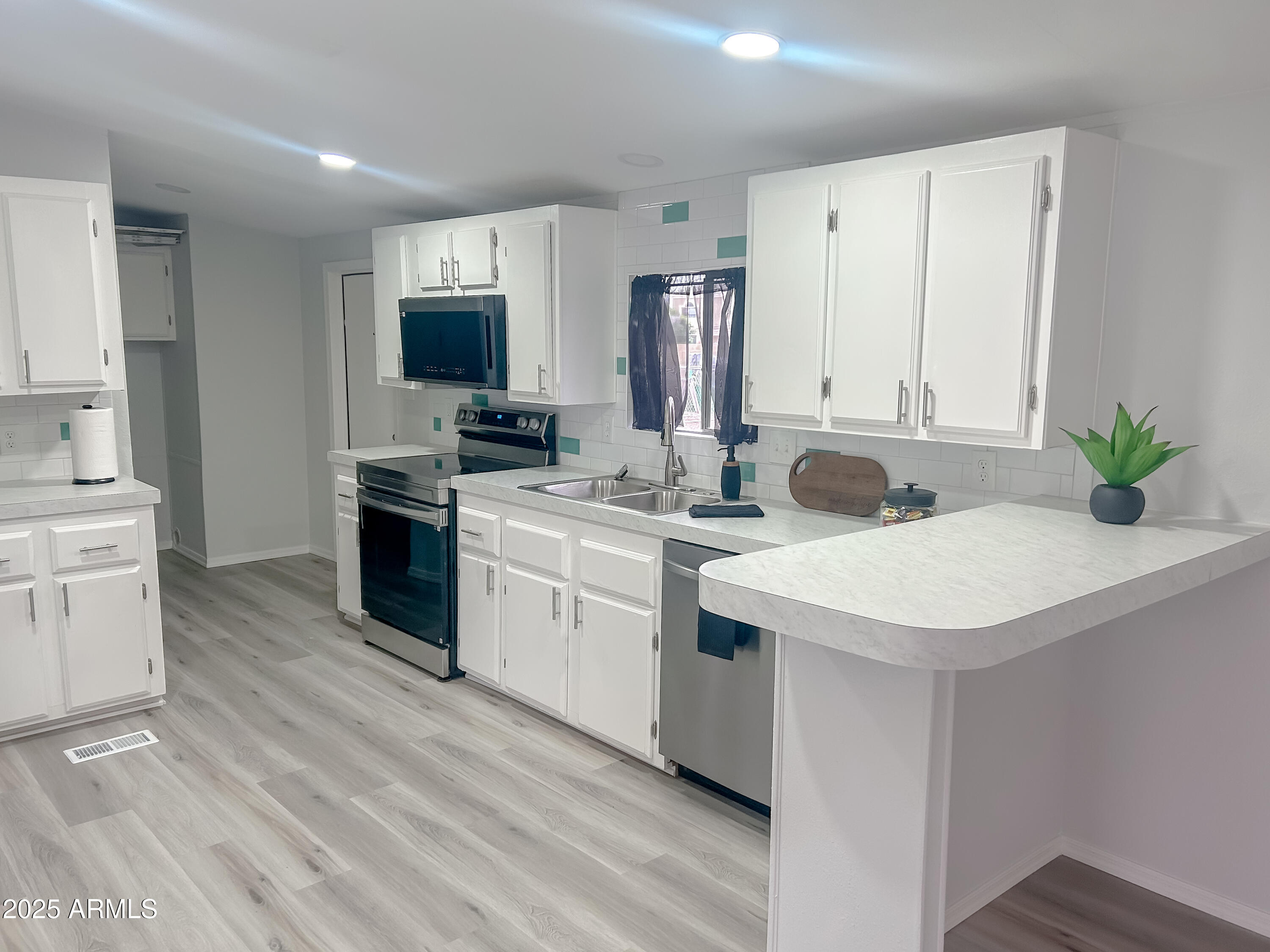 12721 W Greenway Road 39