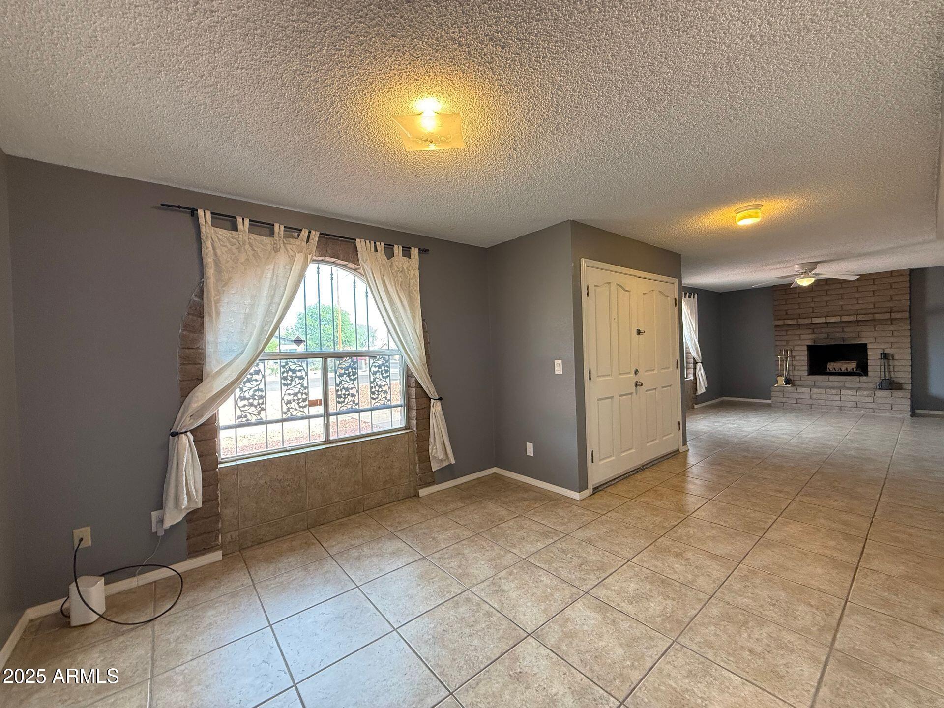 2535 E MARYLAND Drive