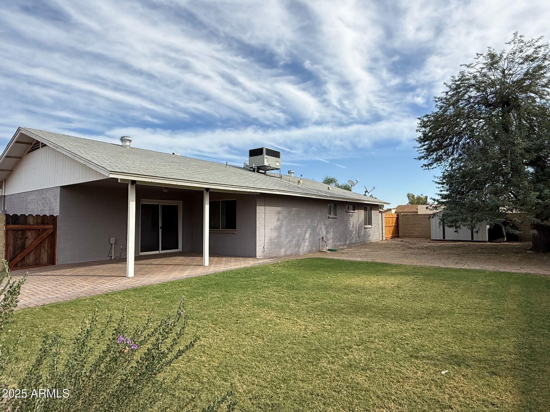 2535 E MARYLAND Drive