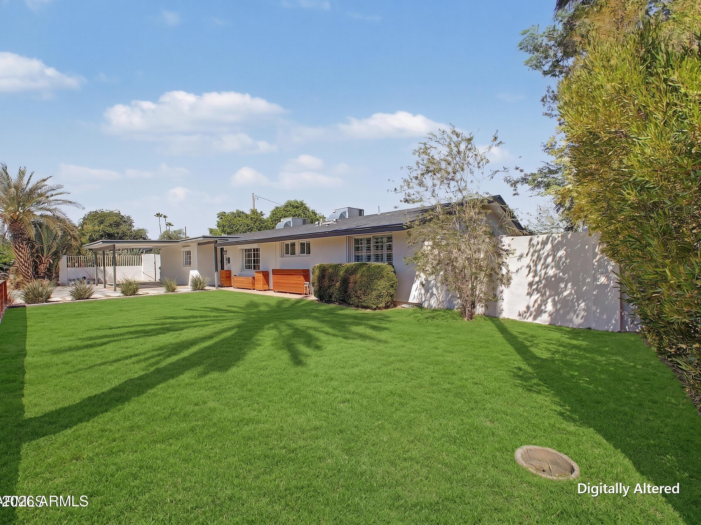 702 W ROSE Lane