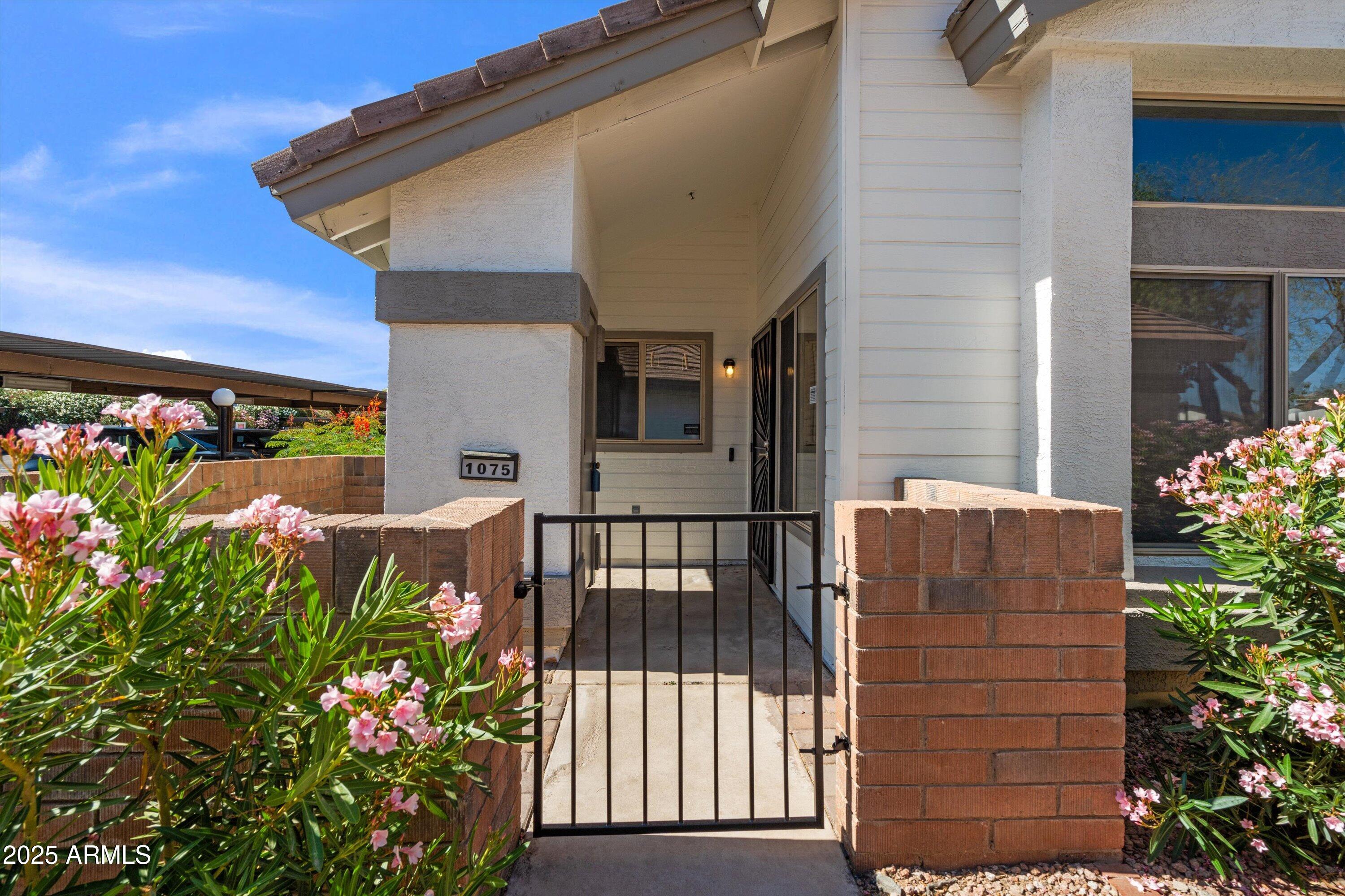 2201 N COMANCHE Drive 1075