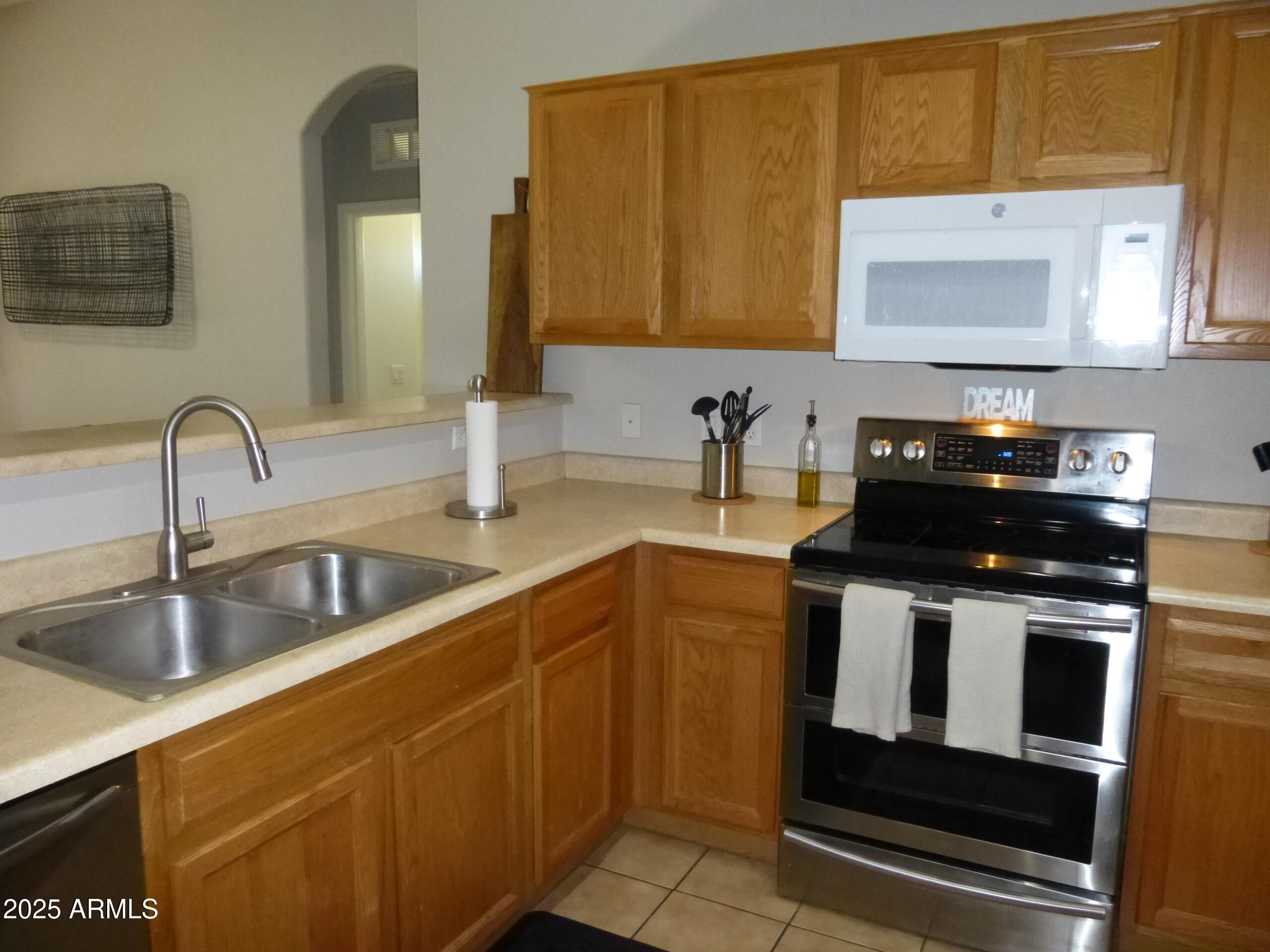 2727 N PRICE Road 28