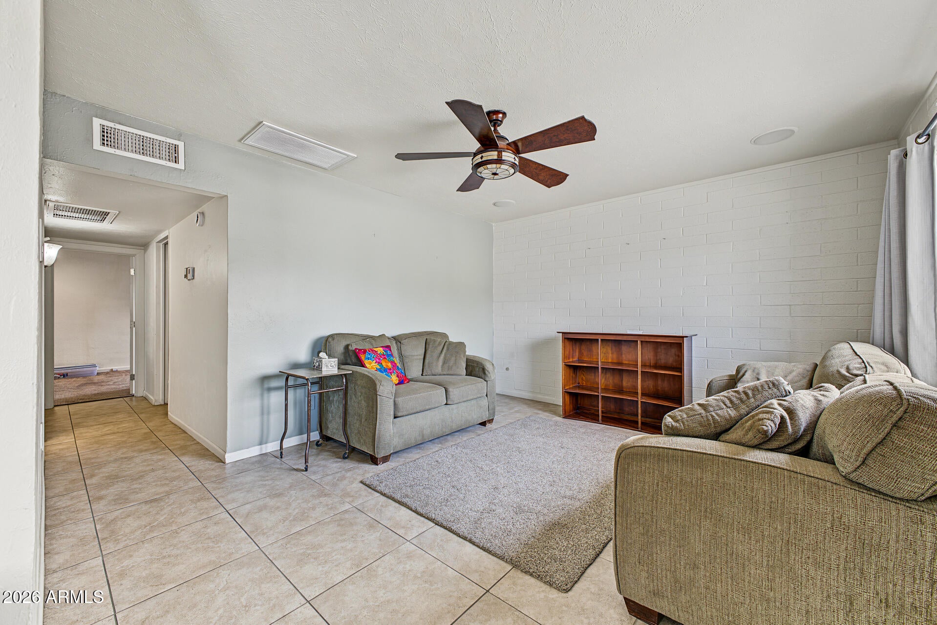 1427 E CHOLLA Street