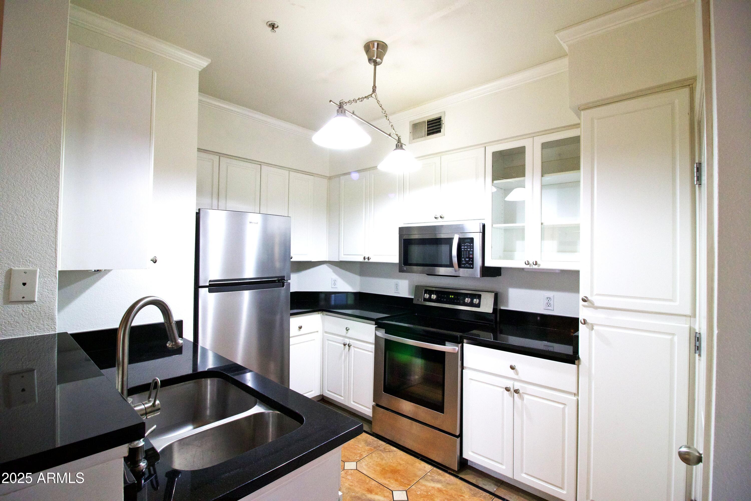 1701 E COLTER Street 370