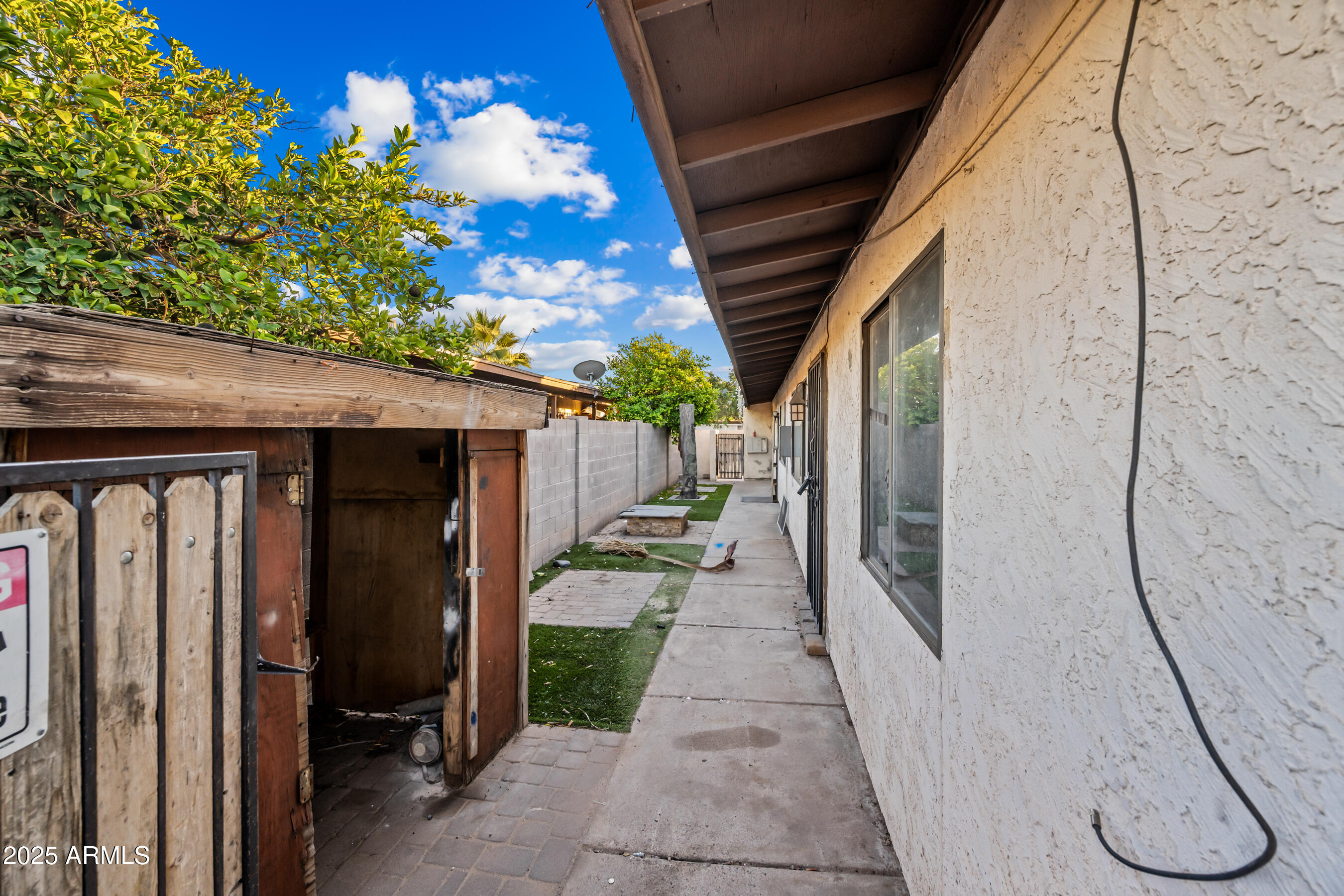 82 W SOUTHERN Avenue