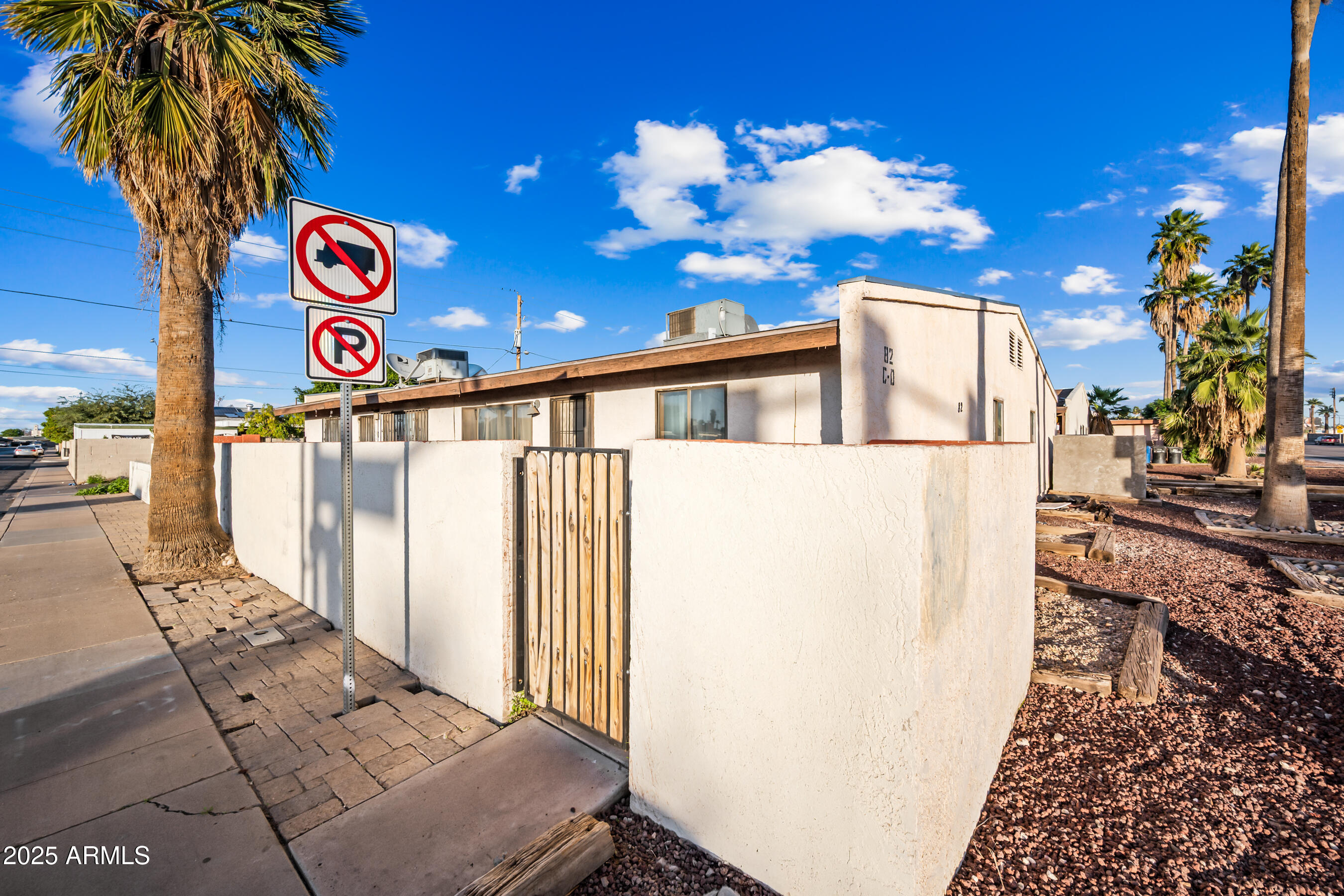 82 W SOUTHERN Avenue