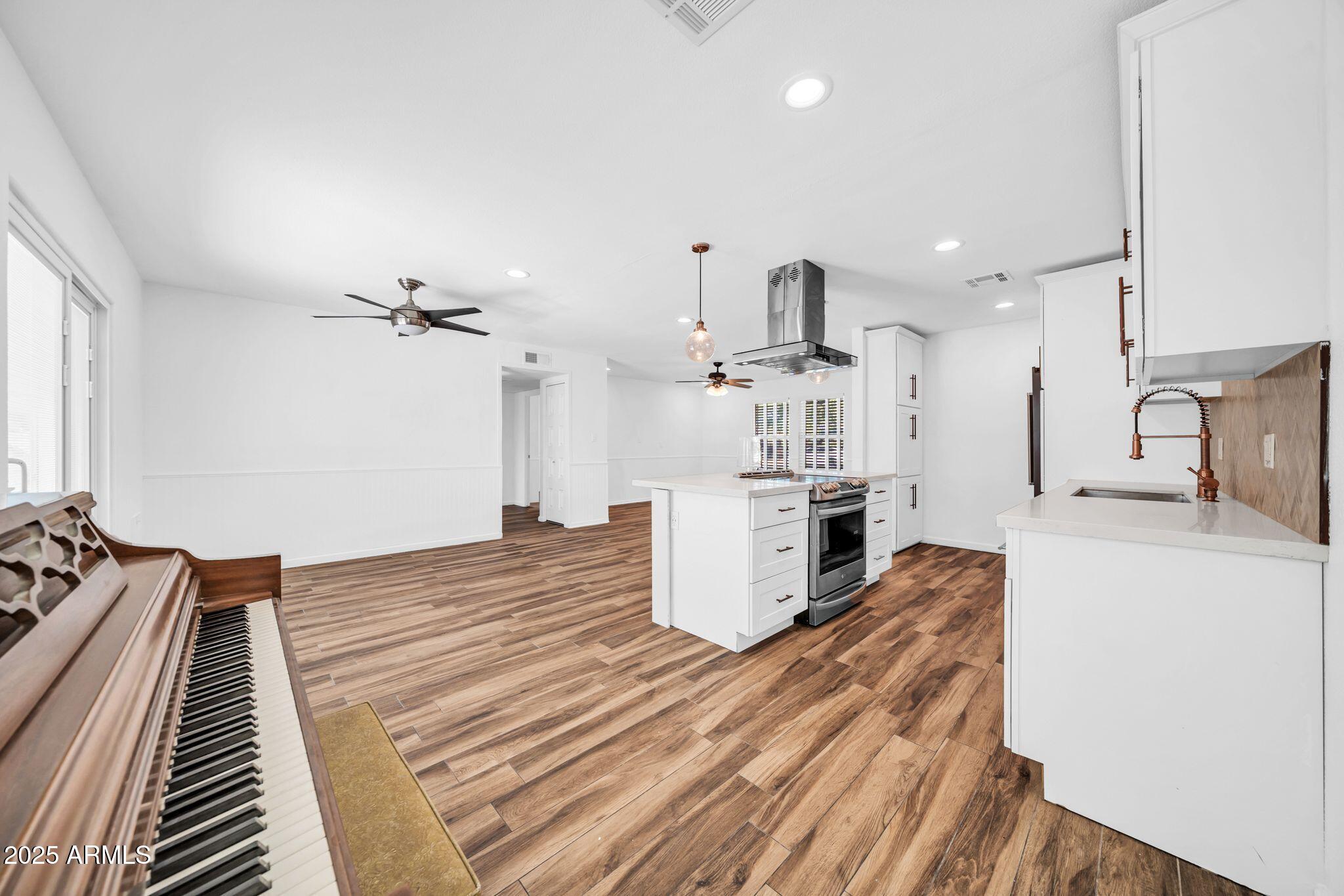 5503 W CAROL ANN Way