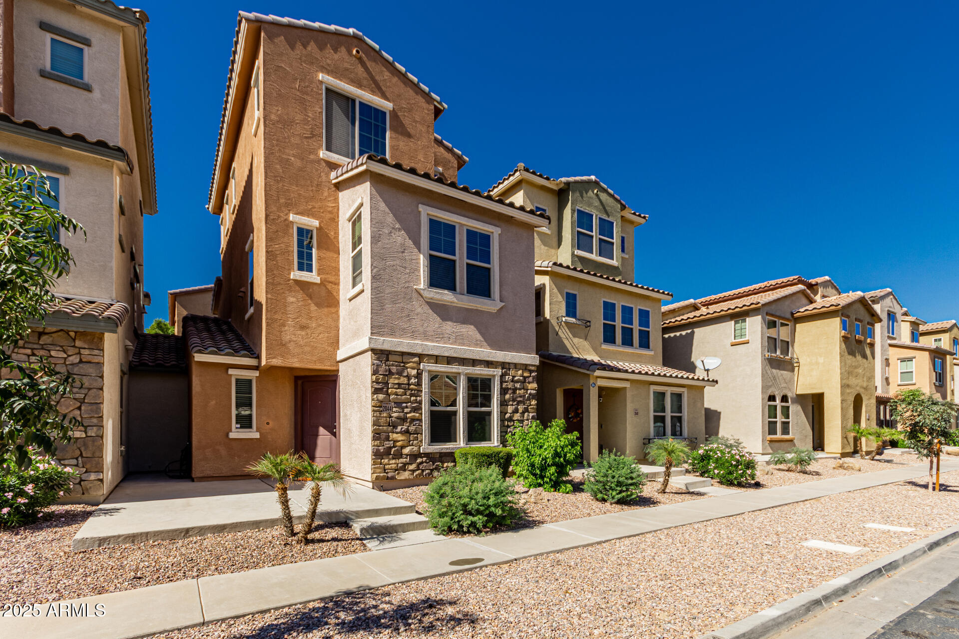 2044 N 77TH Lane