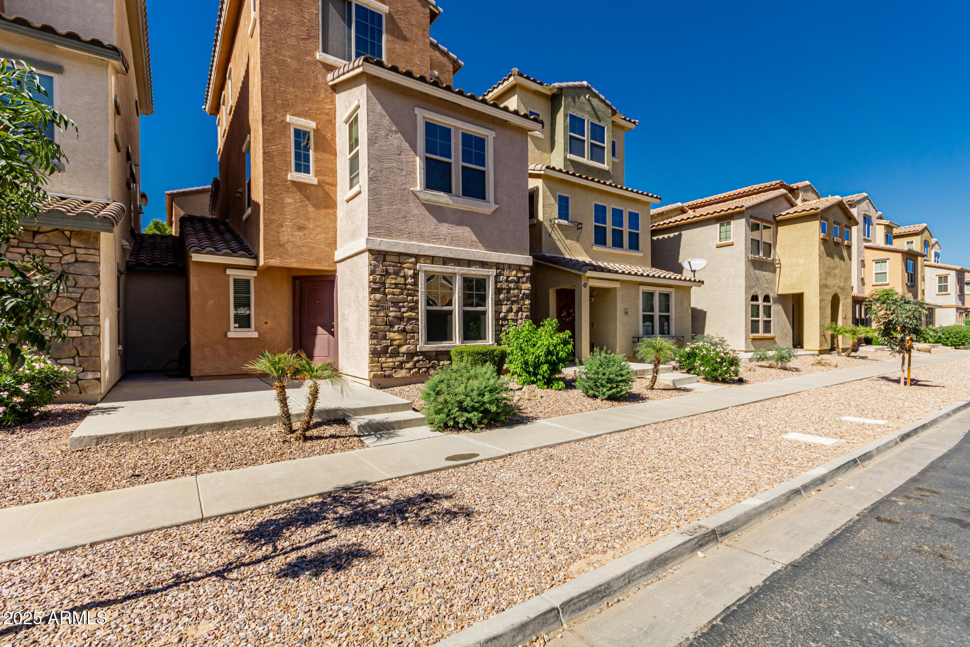 2044 N 77TH Lane