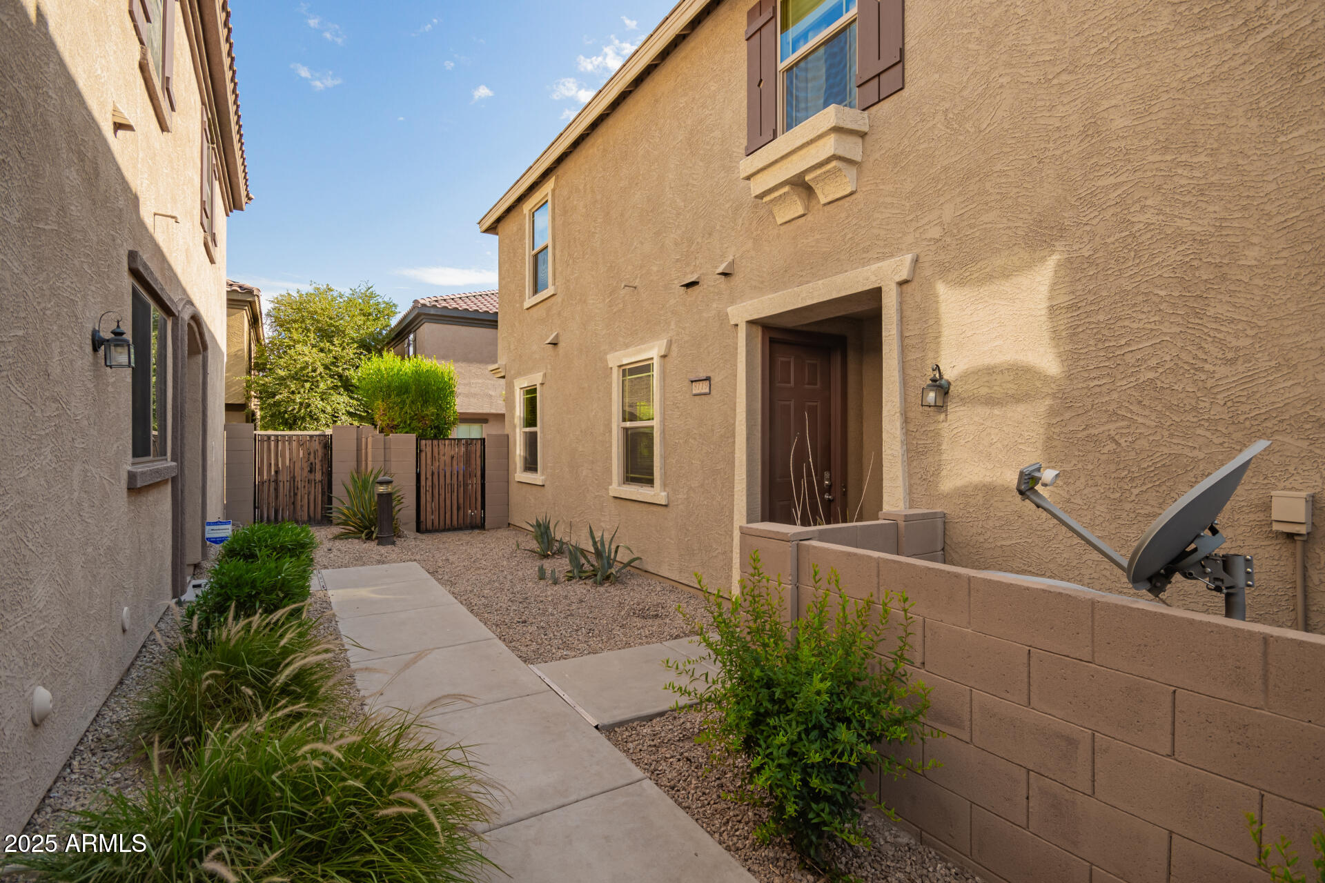 8119 W LYNWOOD Street