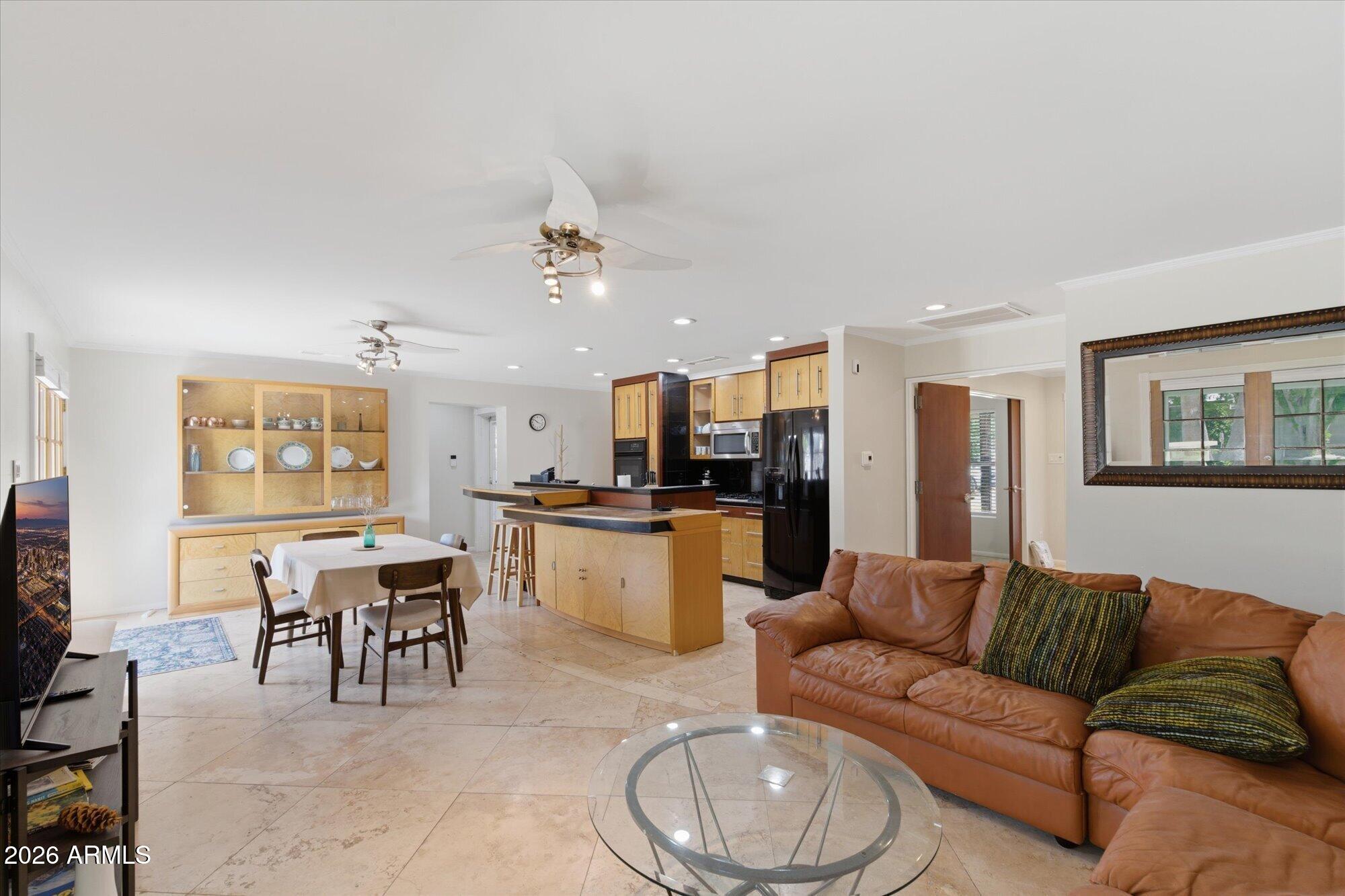 4613 E VERNON Avenue