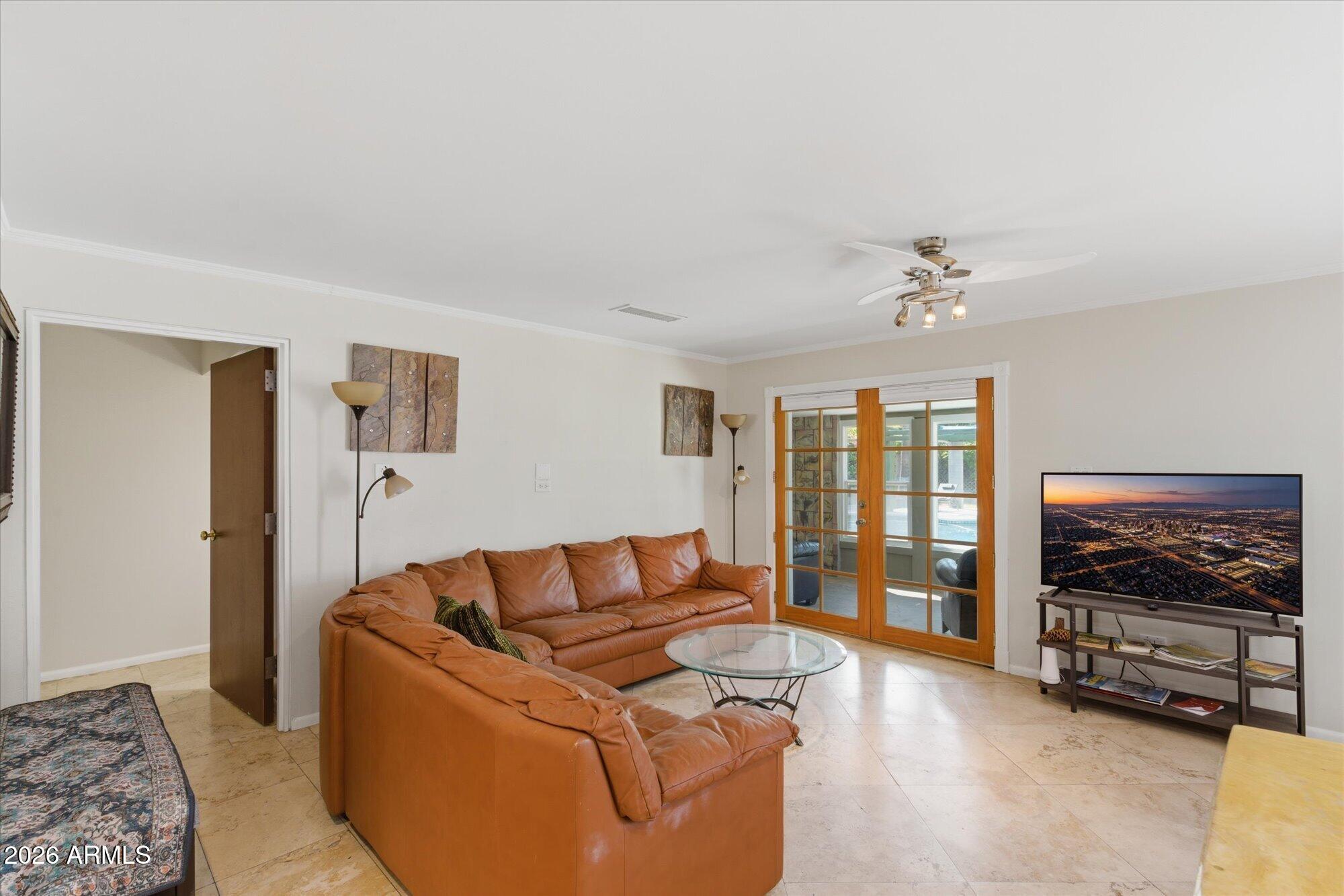 4613 E VERNON Avenue