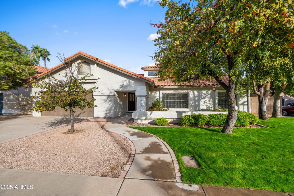 Photo of 2342 E Mallard Court, Gilbert, AZ 85234 (MLS # 6960923)