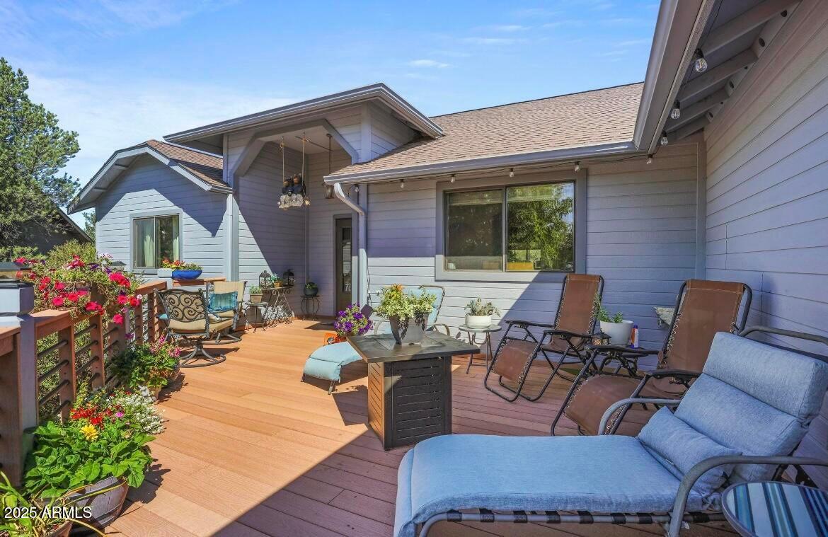 106 N LARIAT Way