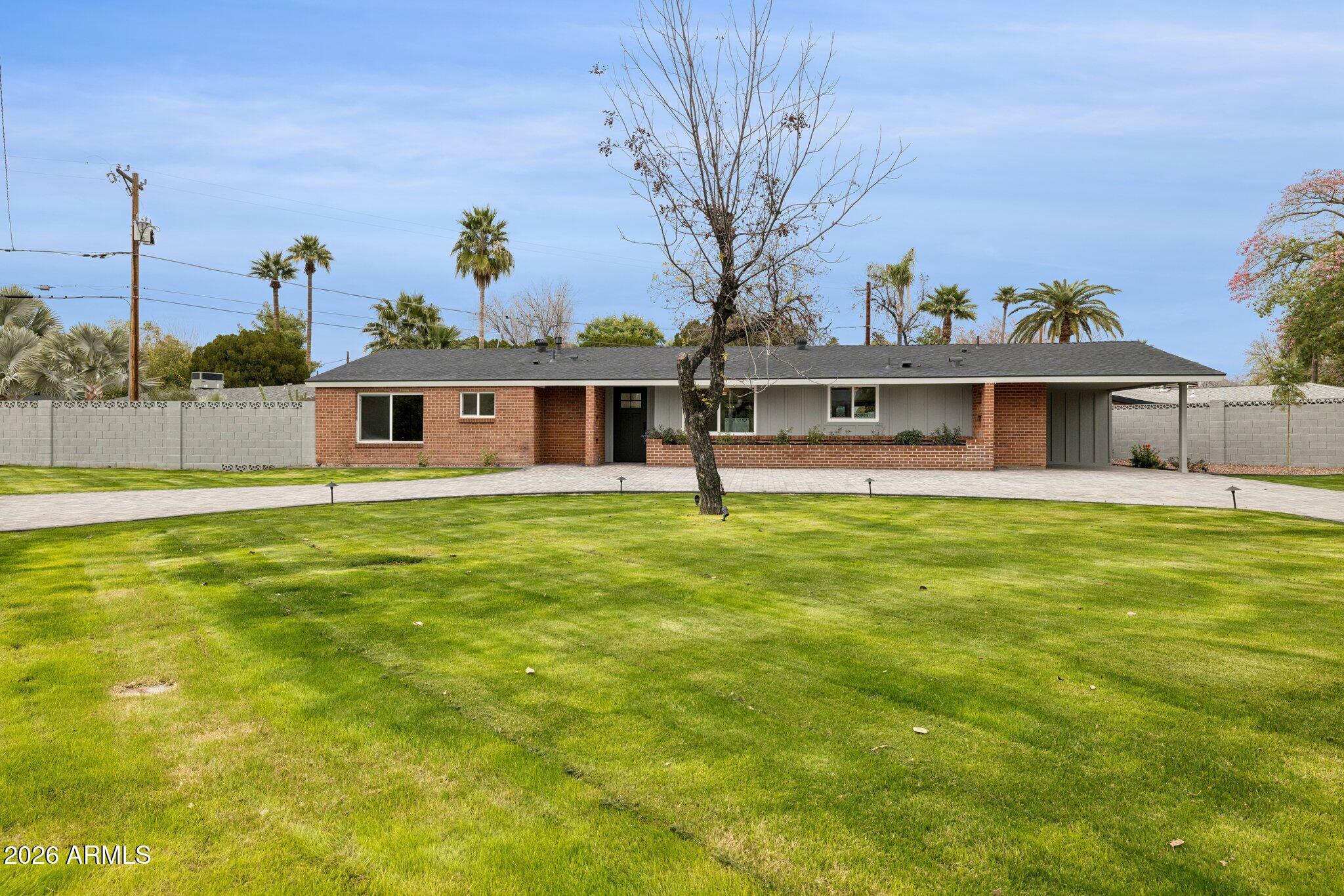 1216 W ROVEY Avenue