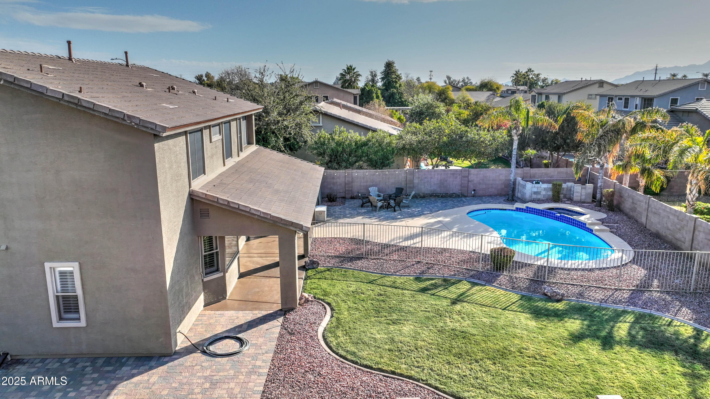 1811 E POWELL Way