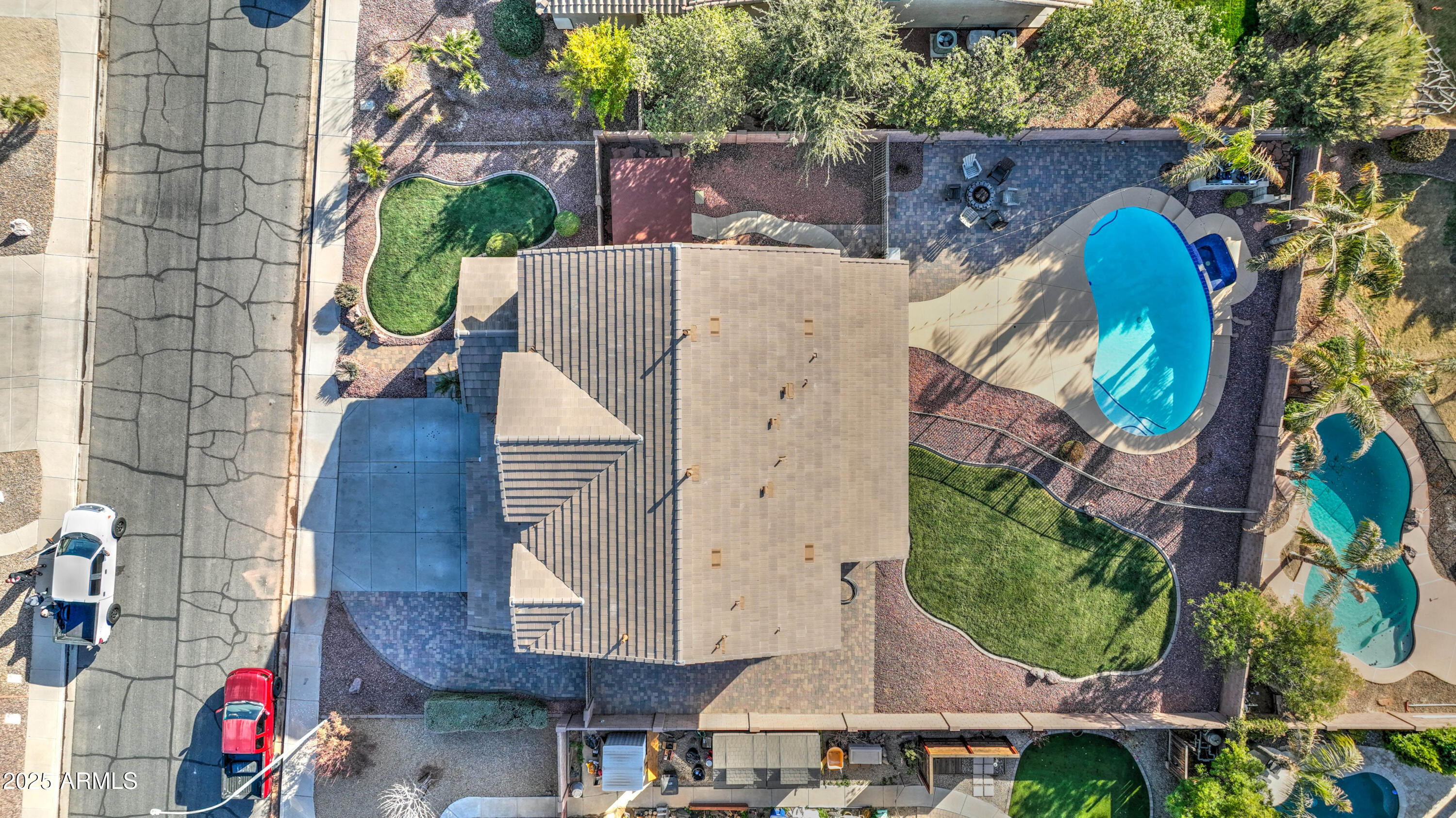 1811 E POWELL Way