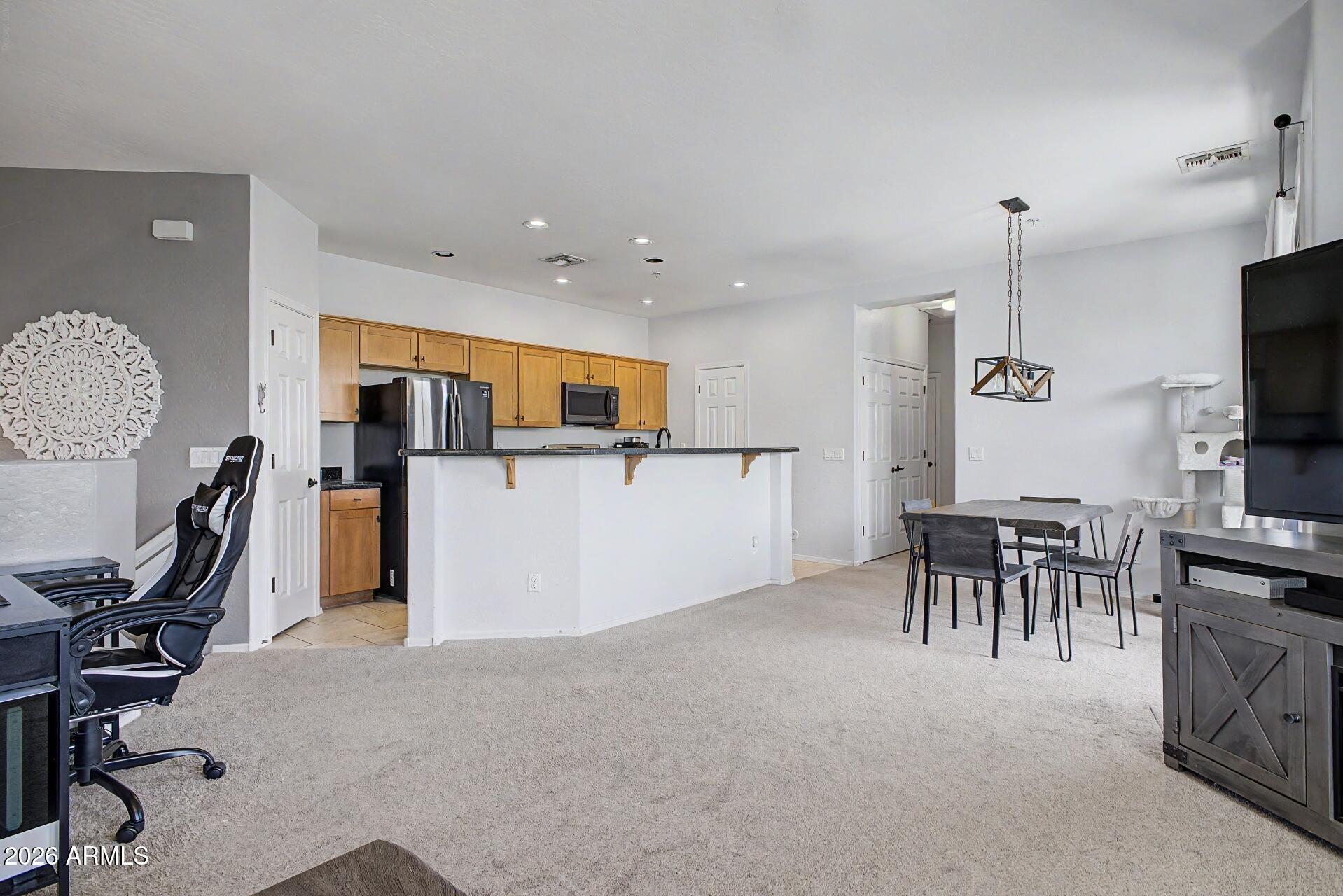 1250 S RIALTO -- 44