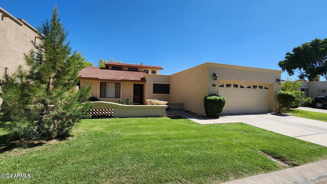 211 E TREMAINE Avenue