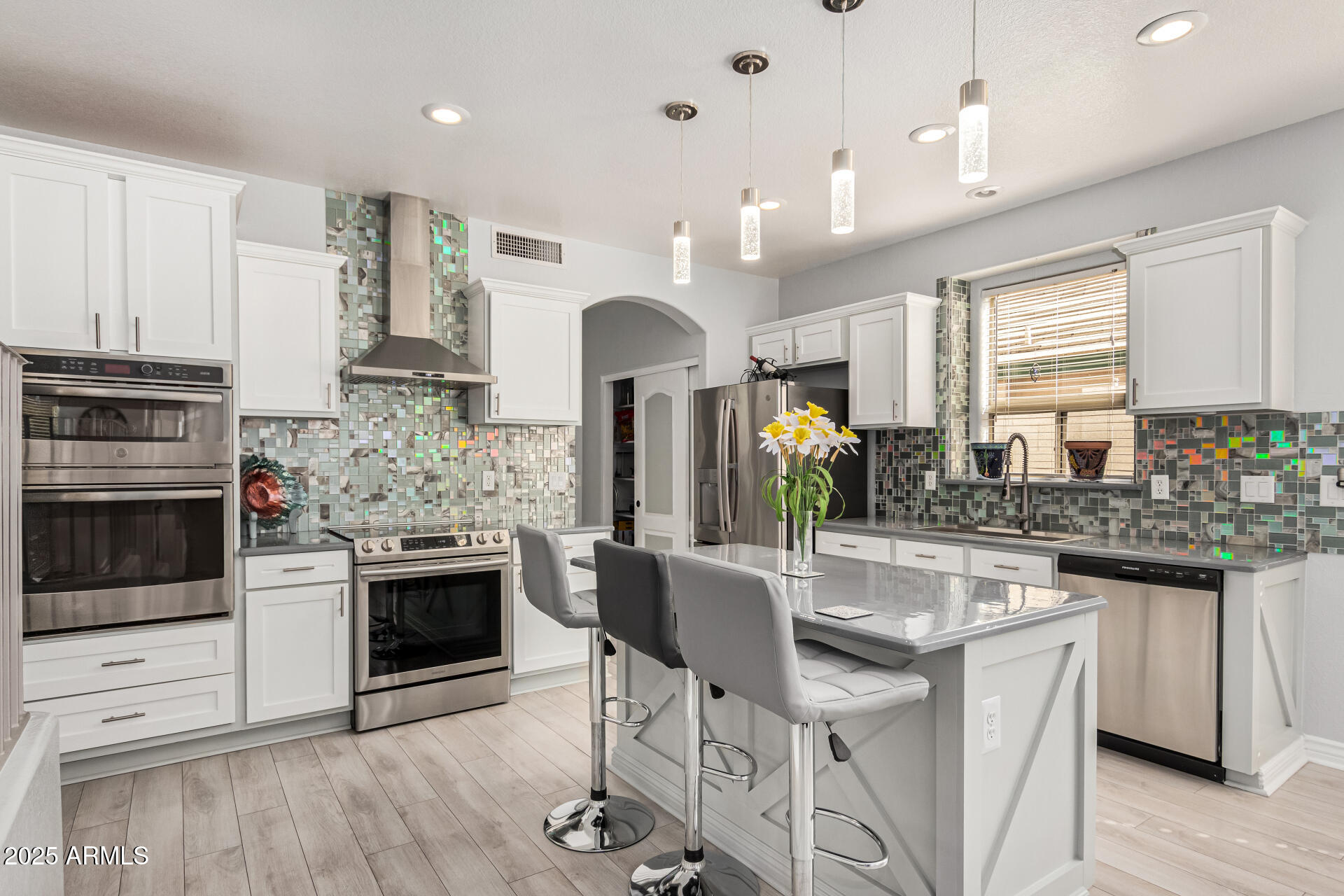 337 E CLAIRIDGE Drive