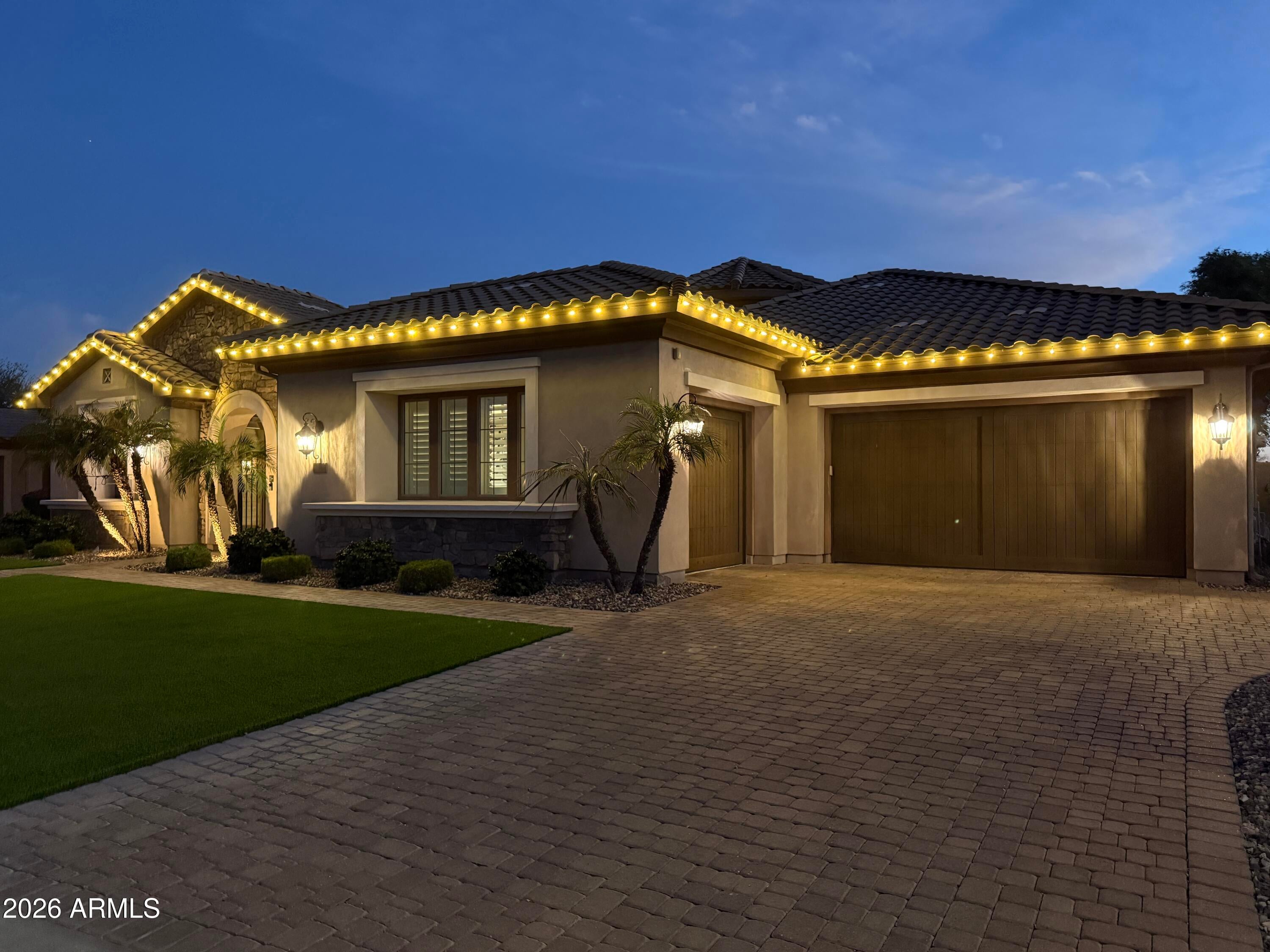 305 W GRAND CANYON Drive