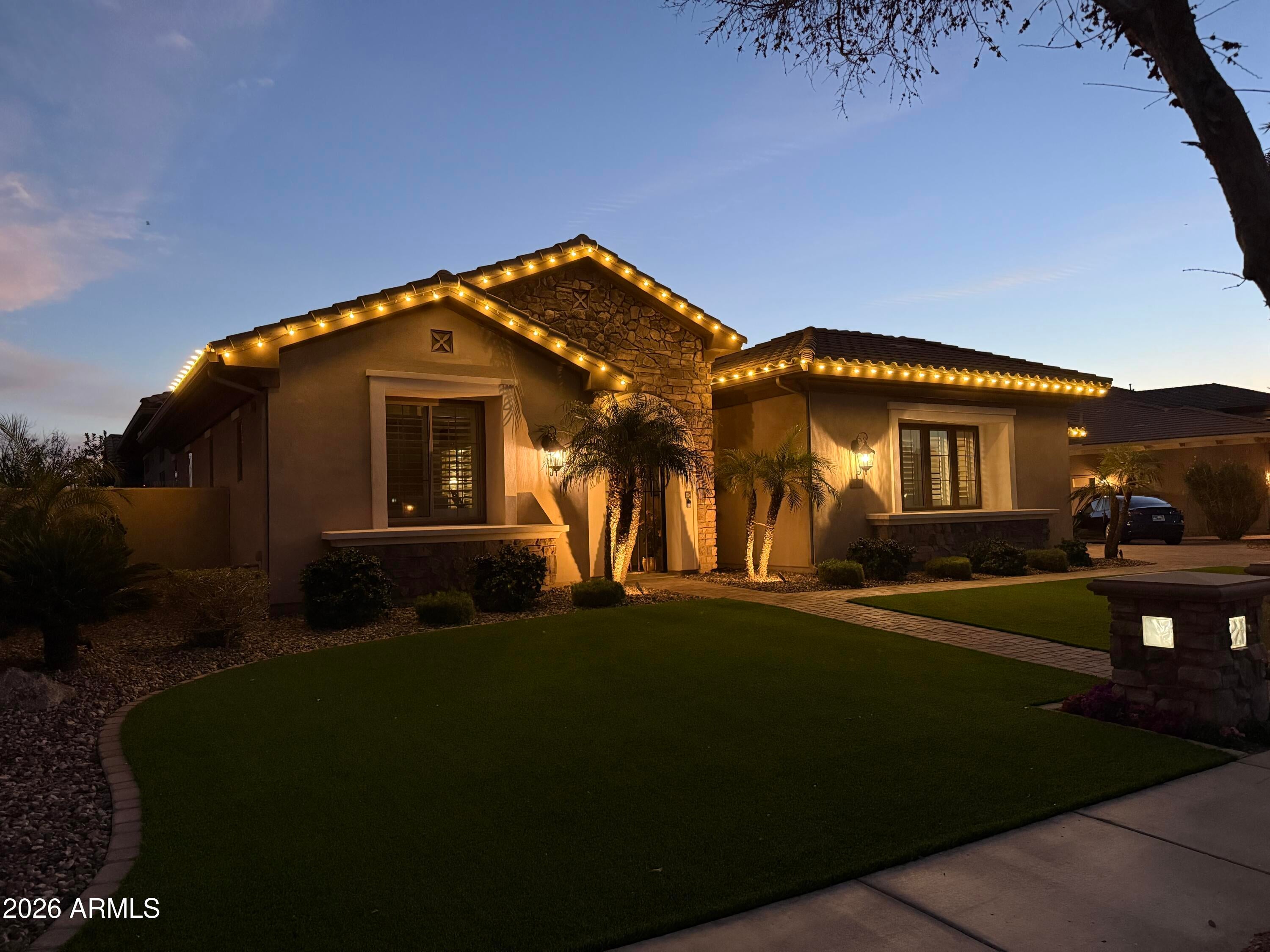 305 W GRAND CANYON Drive