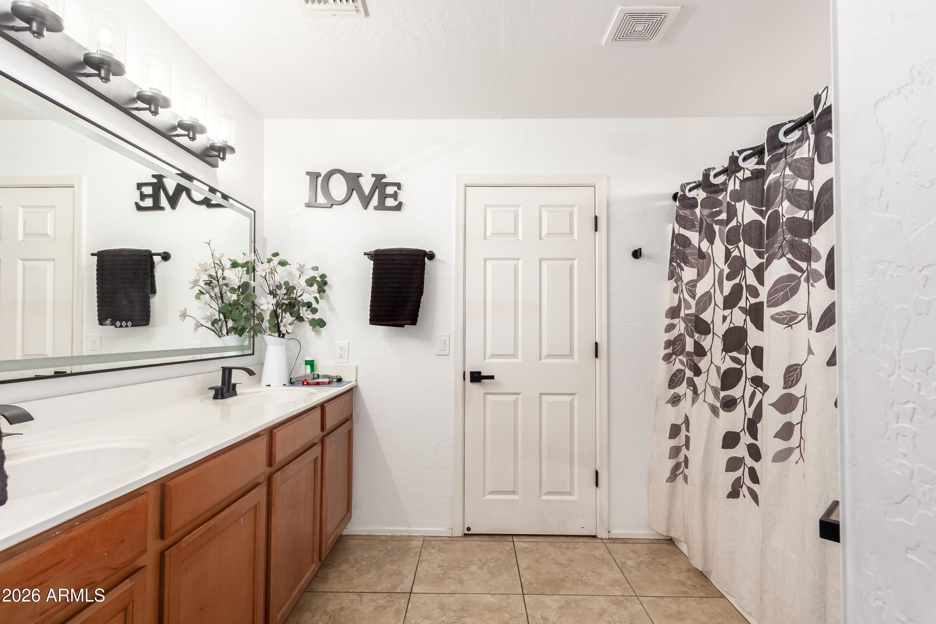 DREAMING SUMMIT UNIT 2A - Residential