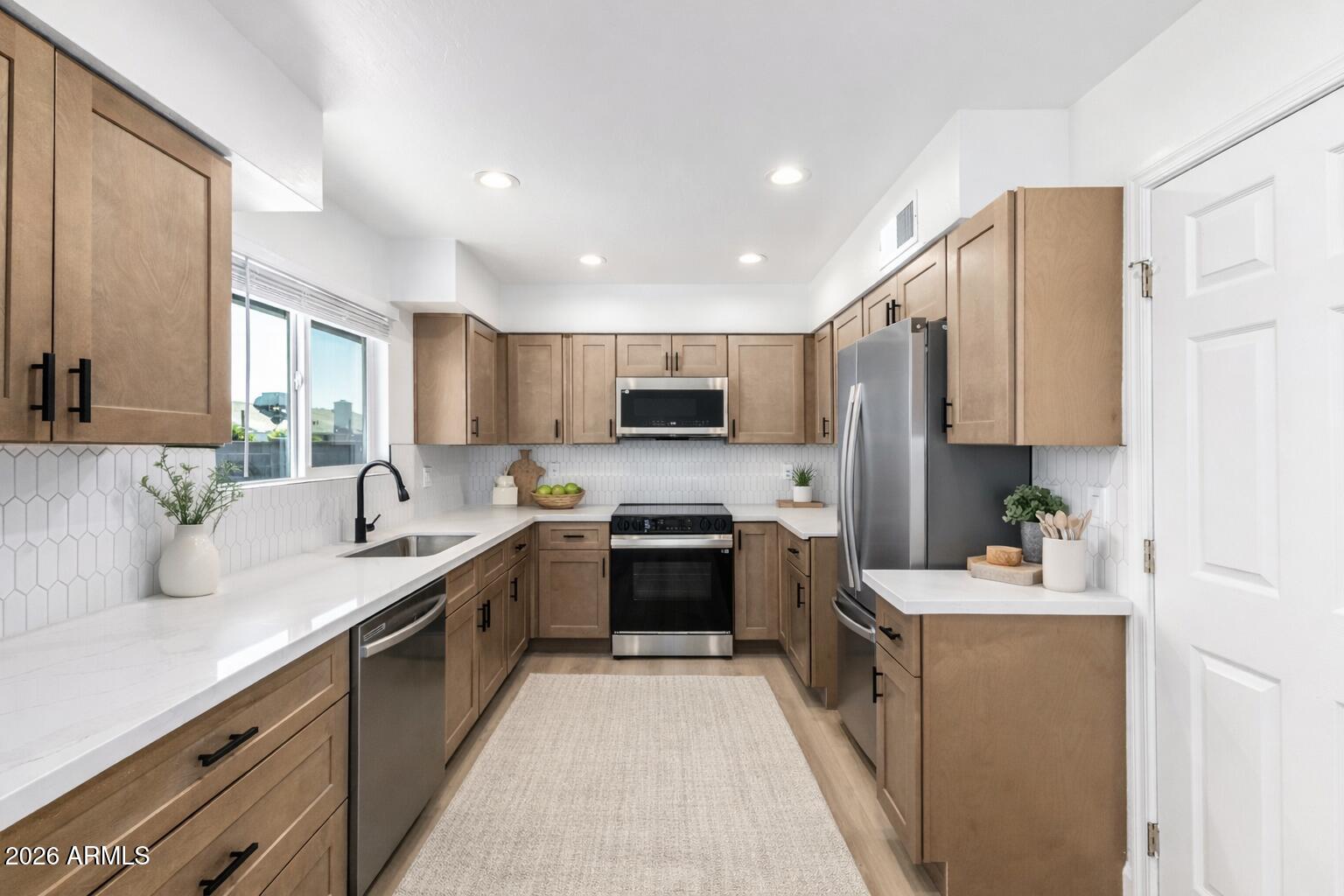 2647 E JUANITA Avenue