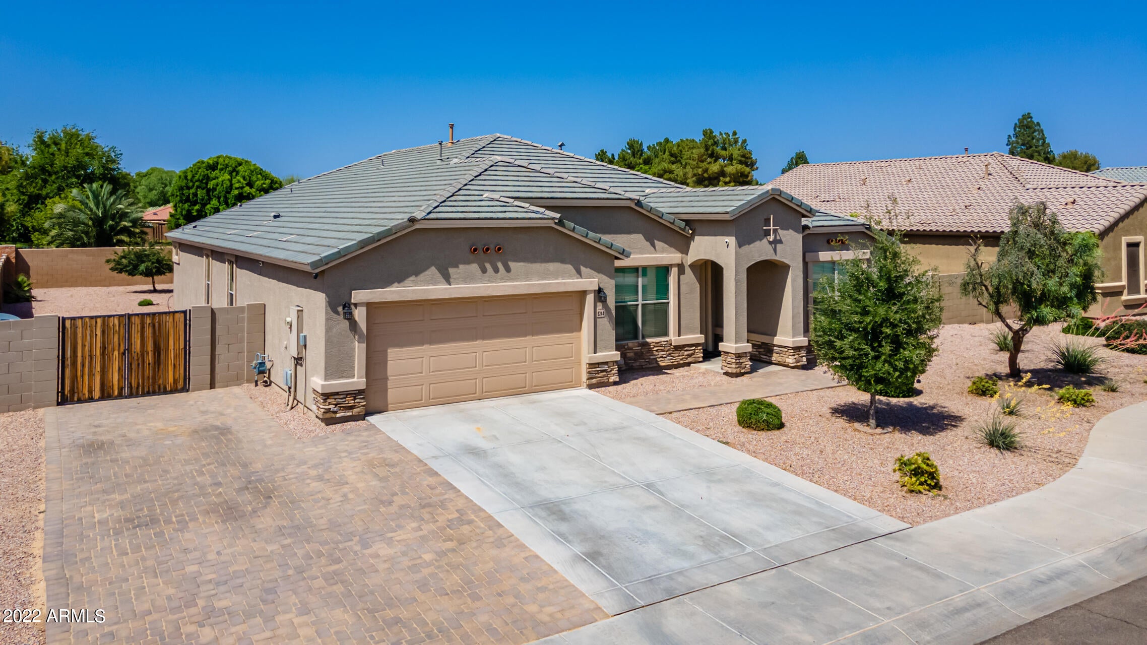 9244 W DENTON Lane