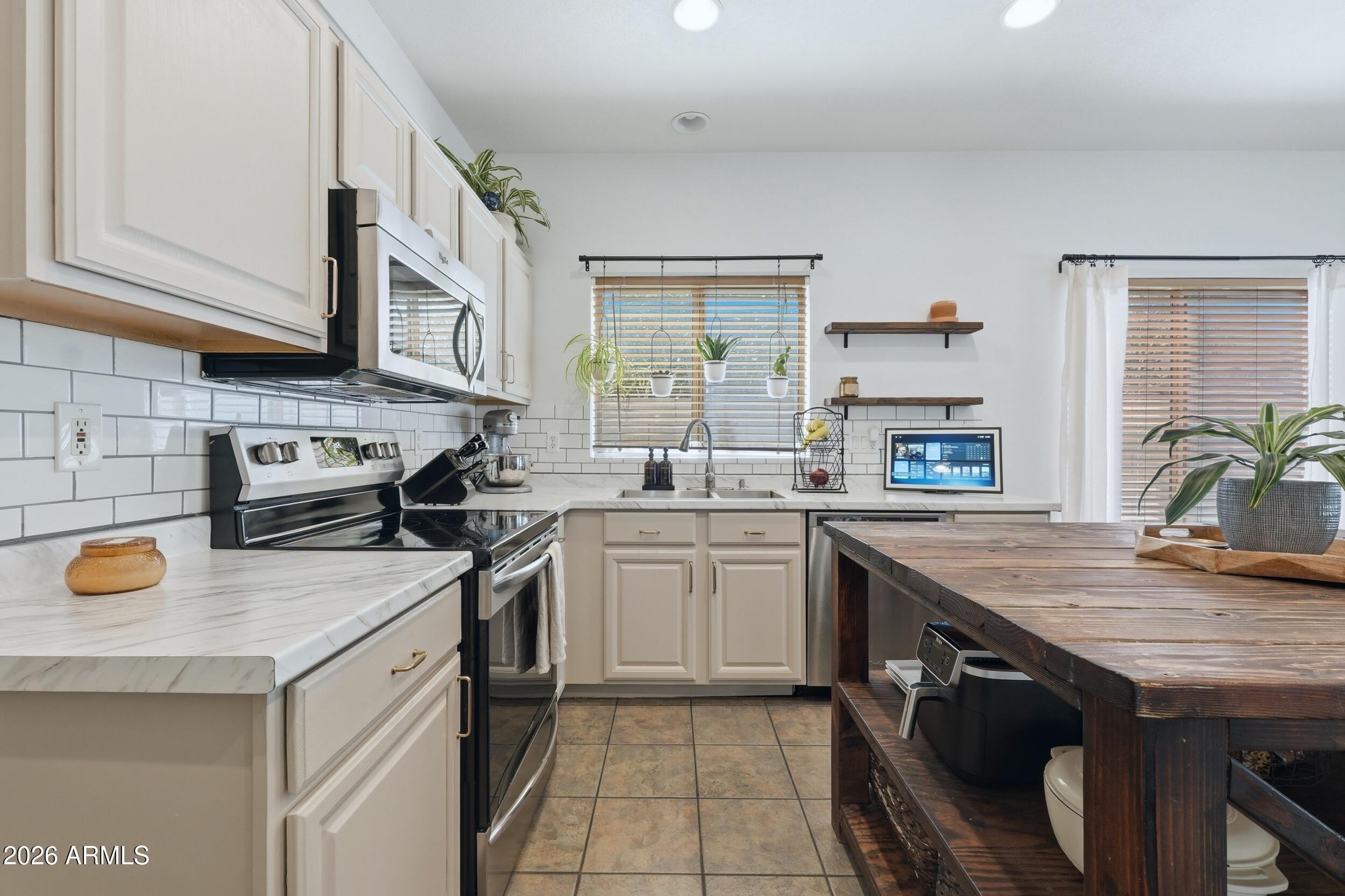 3566 W Spirit Lane