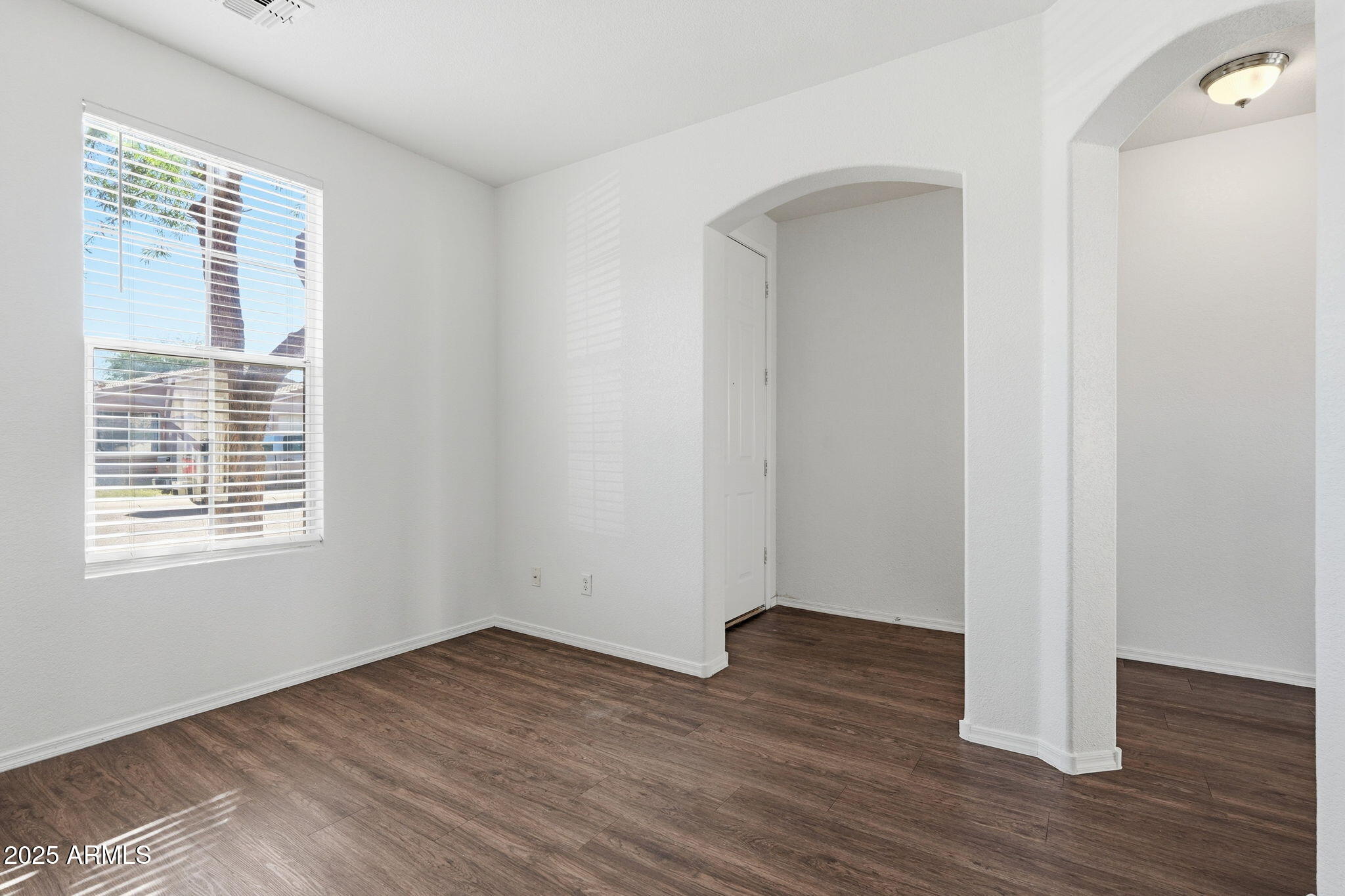 1026 E CHAMBERS Street