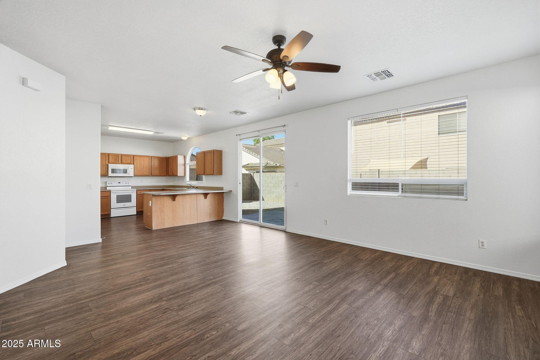 1026 E CHAMBERS Street