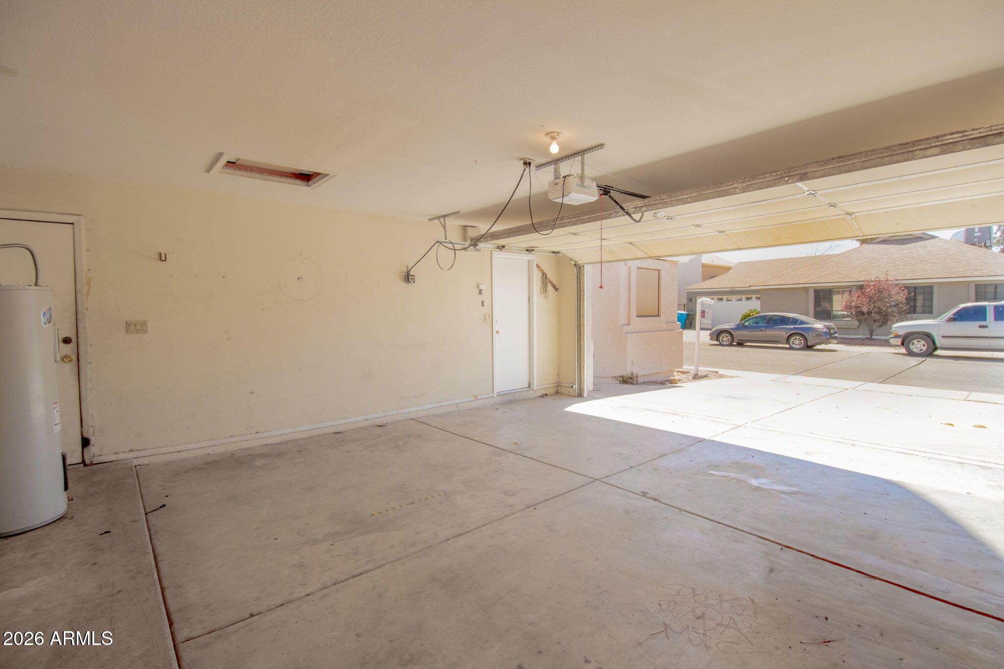 2046 W COLUMBINE Drive