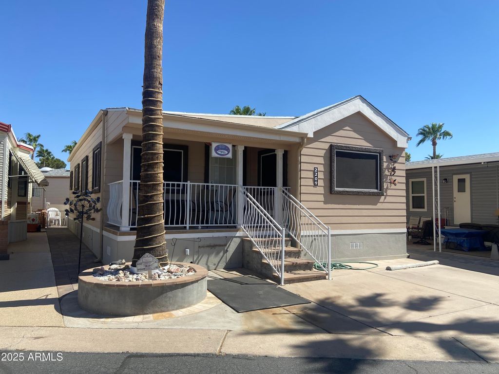 Photo of 2209 W Klamath Avenue, Apache Junction, AZ 85119 (MLS # 6899847)