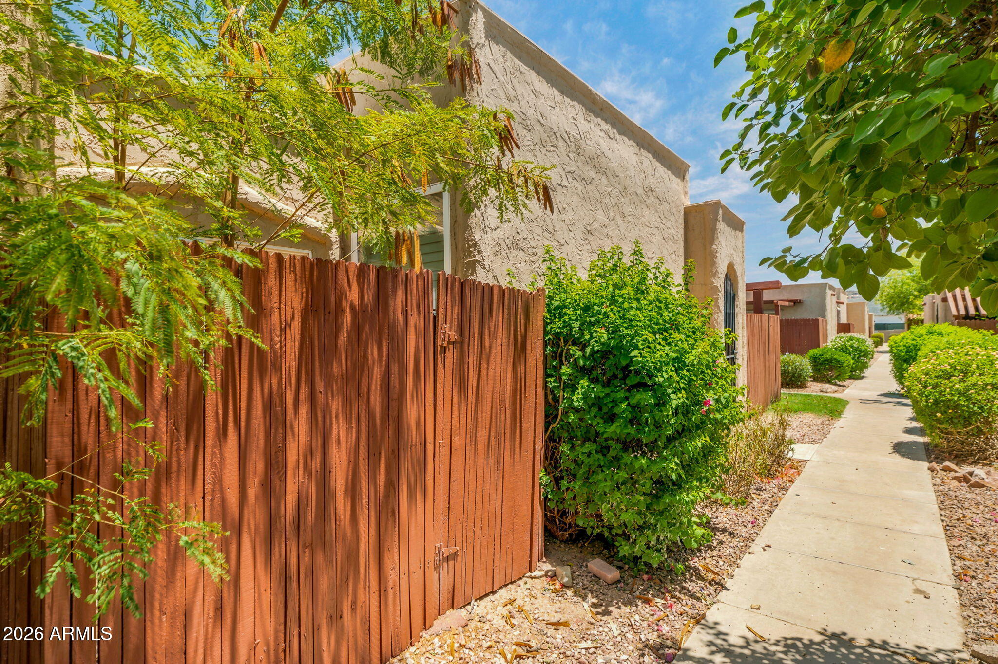 1040 E PUEBLO Road