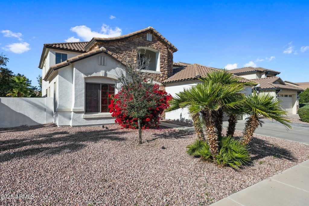 Photo of 5946 S Shelby Way, Gilbert, AZ 85298 (MLS # 6953437)