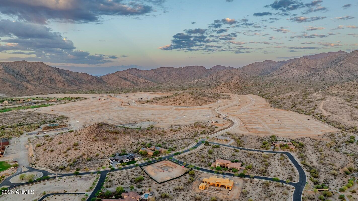 21671 W DEVONSHIRE Avenue