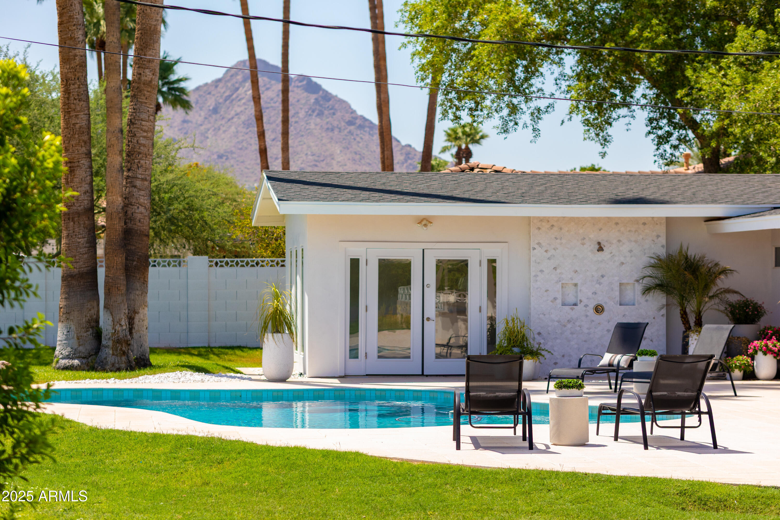 7411 E VISTA Drive