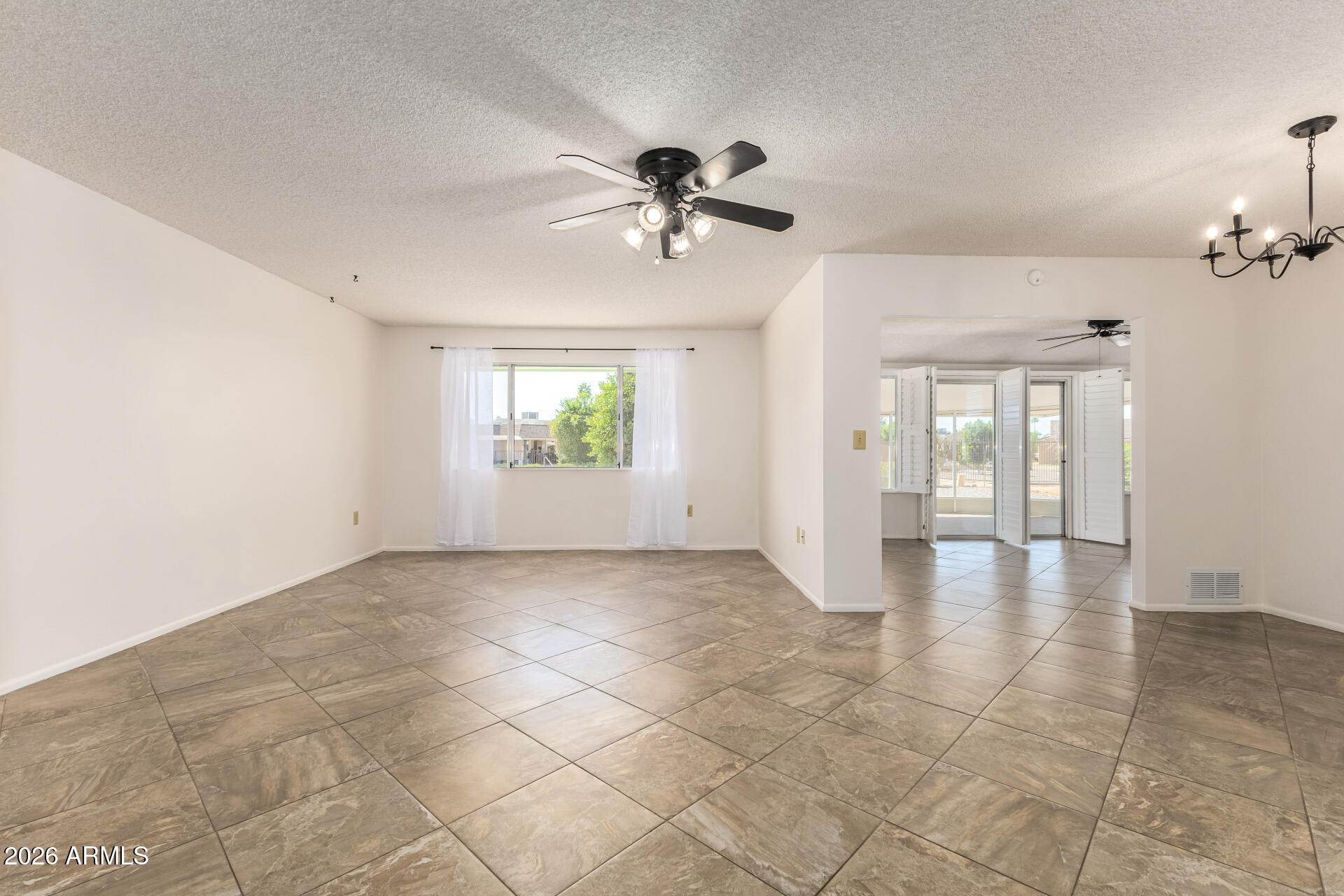 10319 W TWIN OAKS Drive