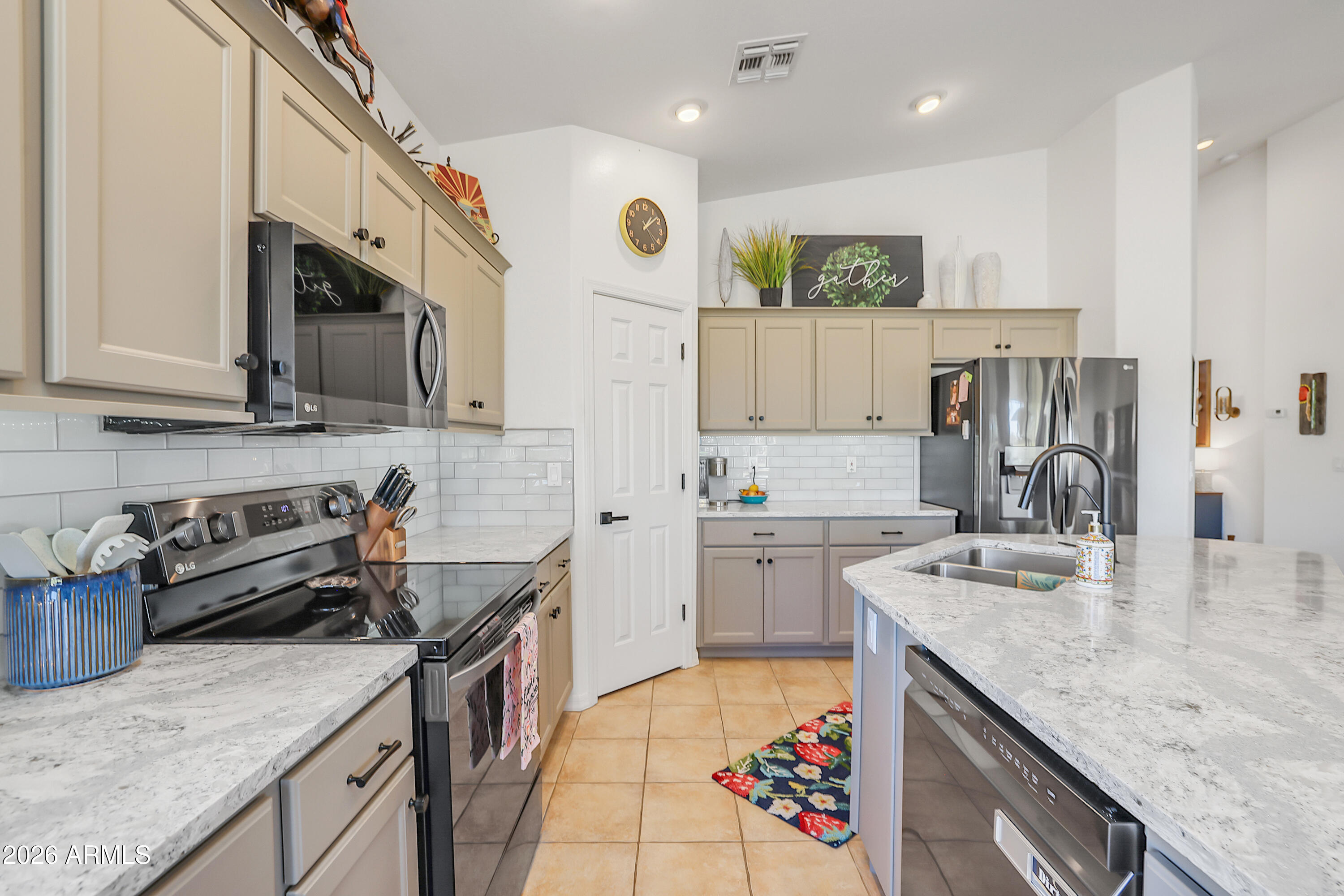 6514 S GINTY Drive S