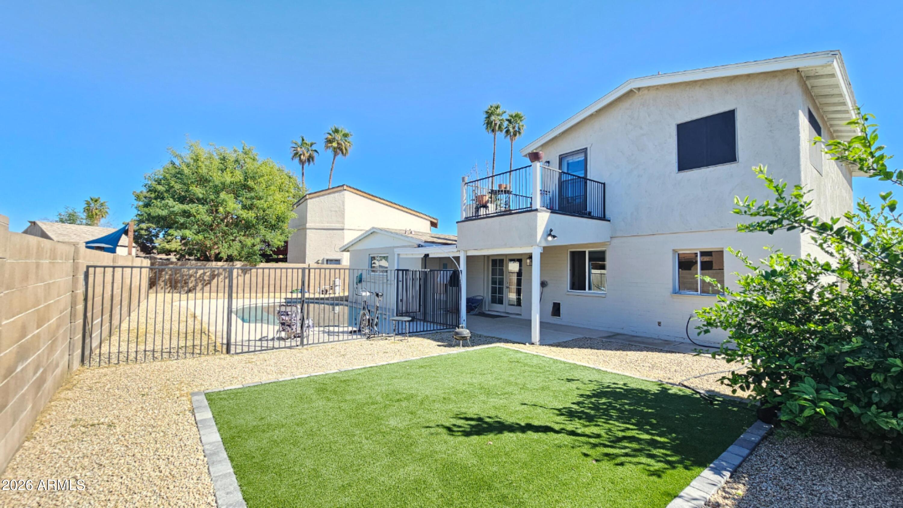 4518 W PARADISE Drive