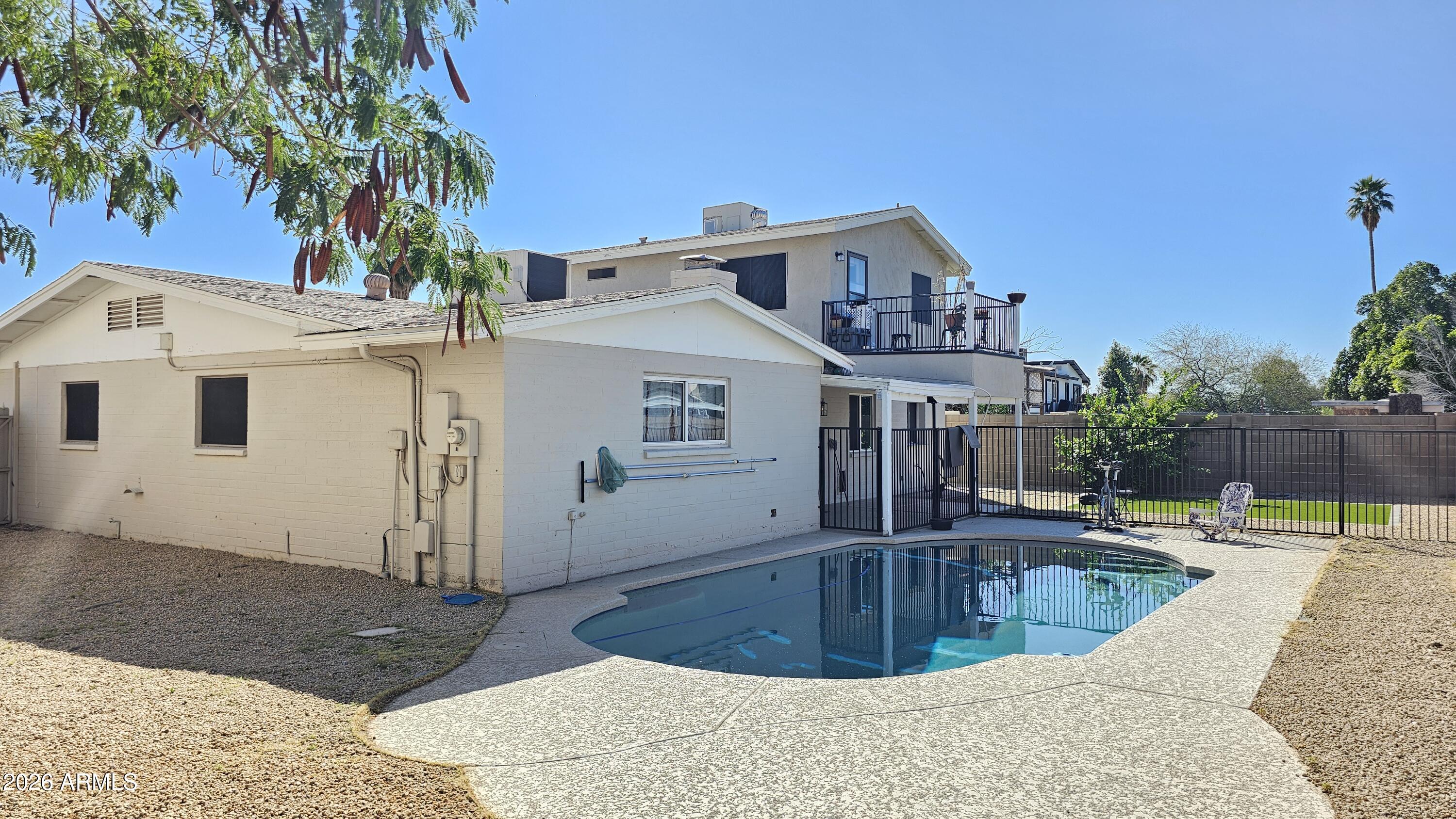 4518 W PARADISE Drive