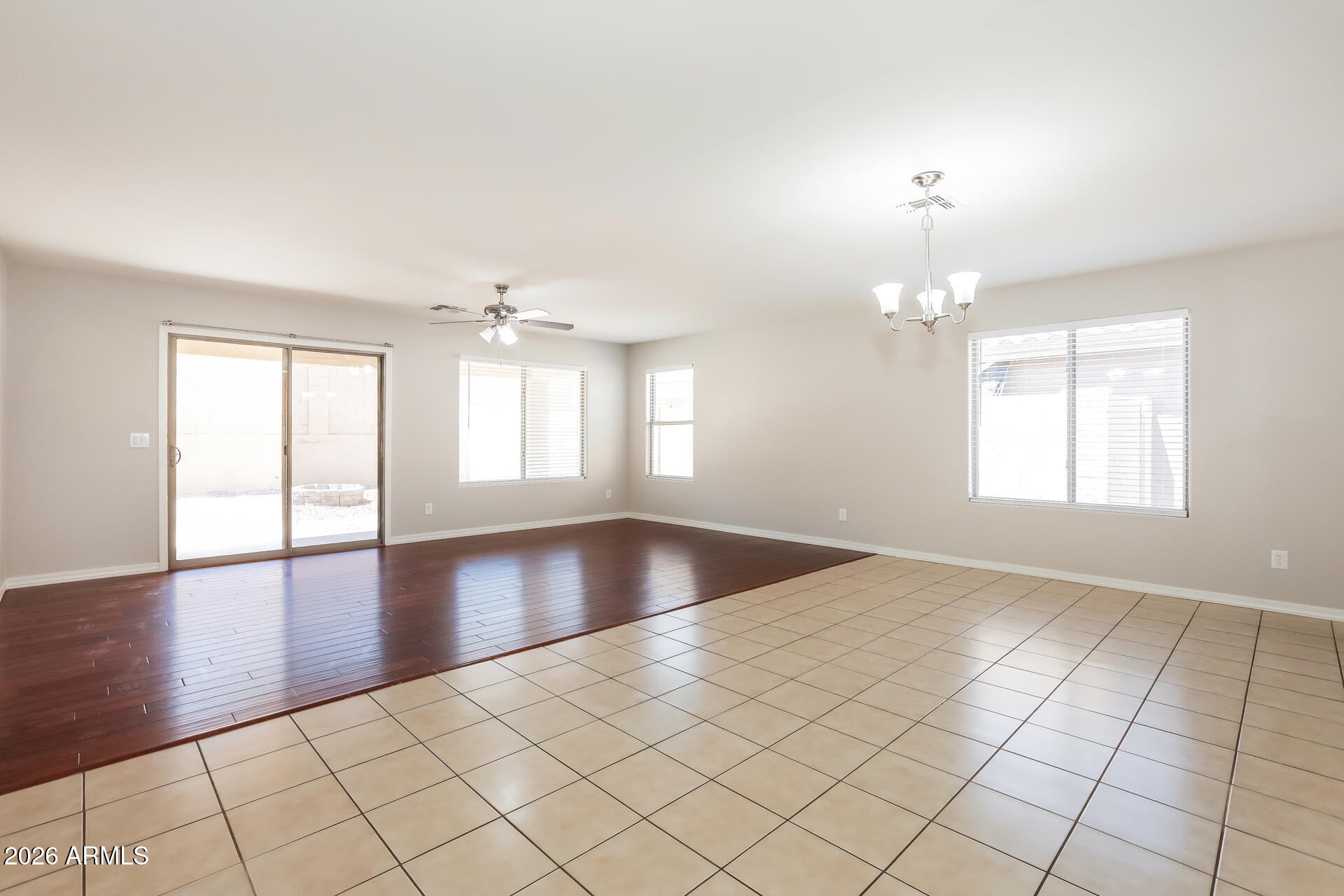 1069 W DESERT HILLS Drive