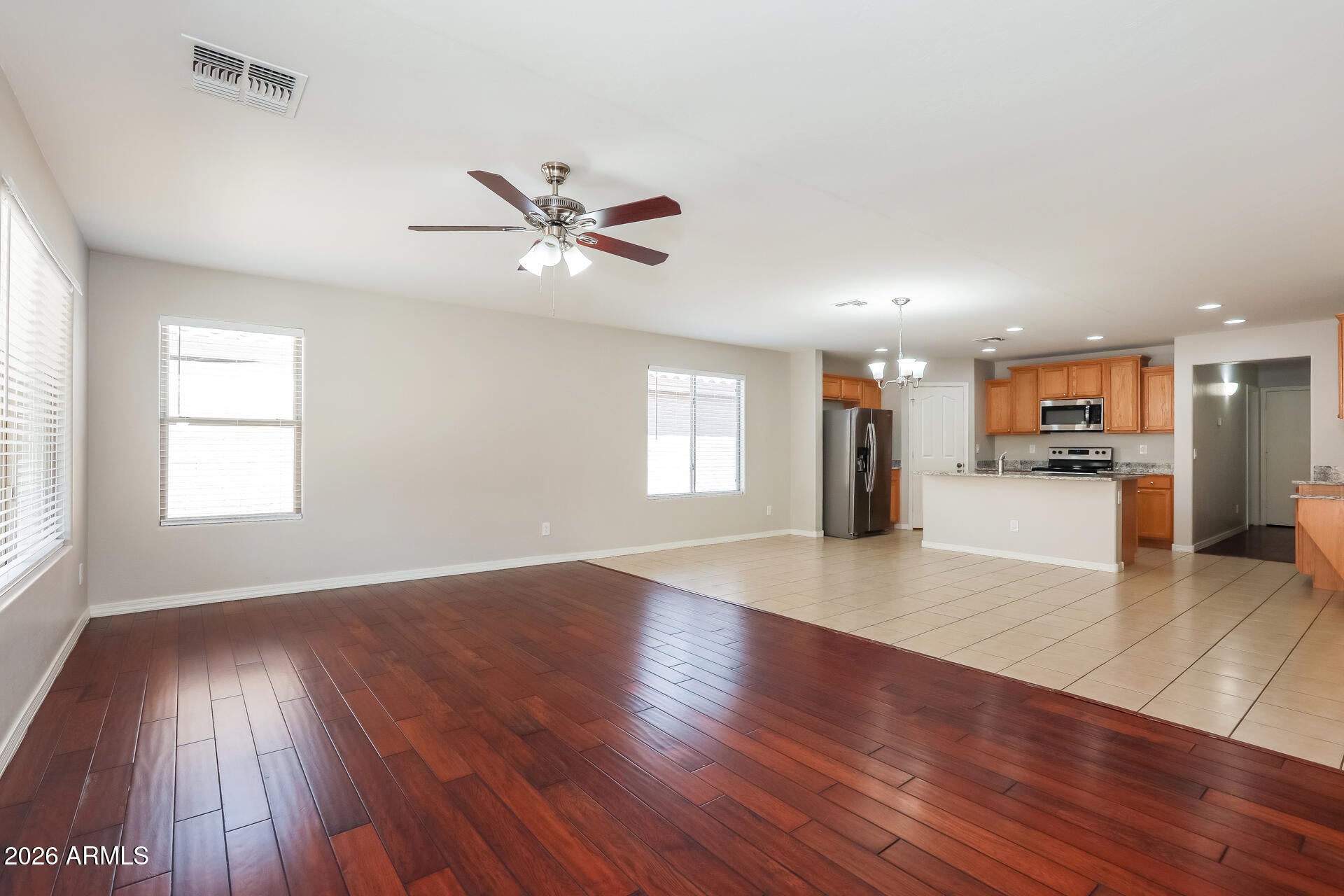 1069 W DESERT HILLS Drive