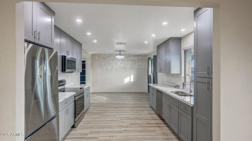 Photo of 344 E Taylor Street, Tempe, AZ 85288 (MLS # 6952851)